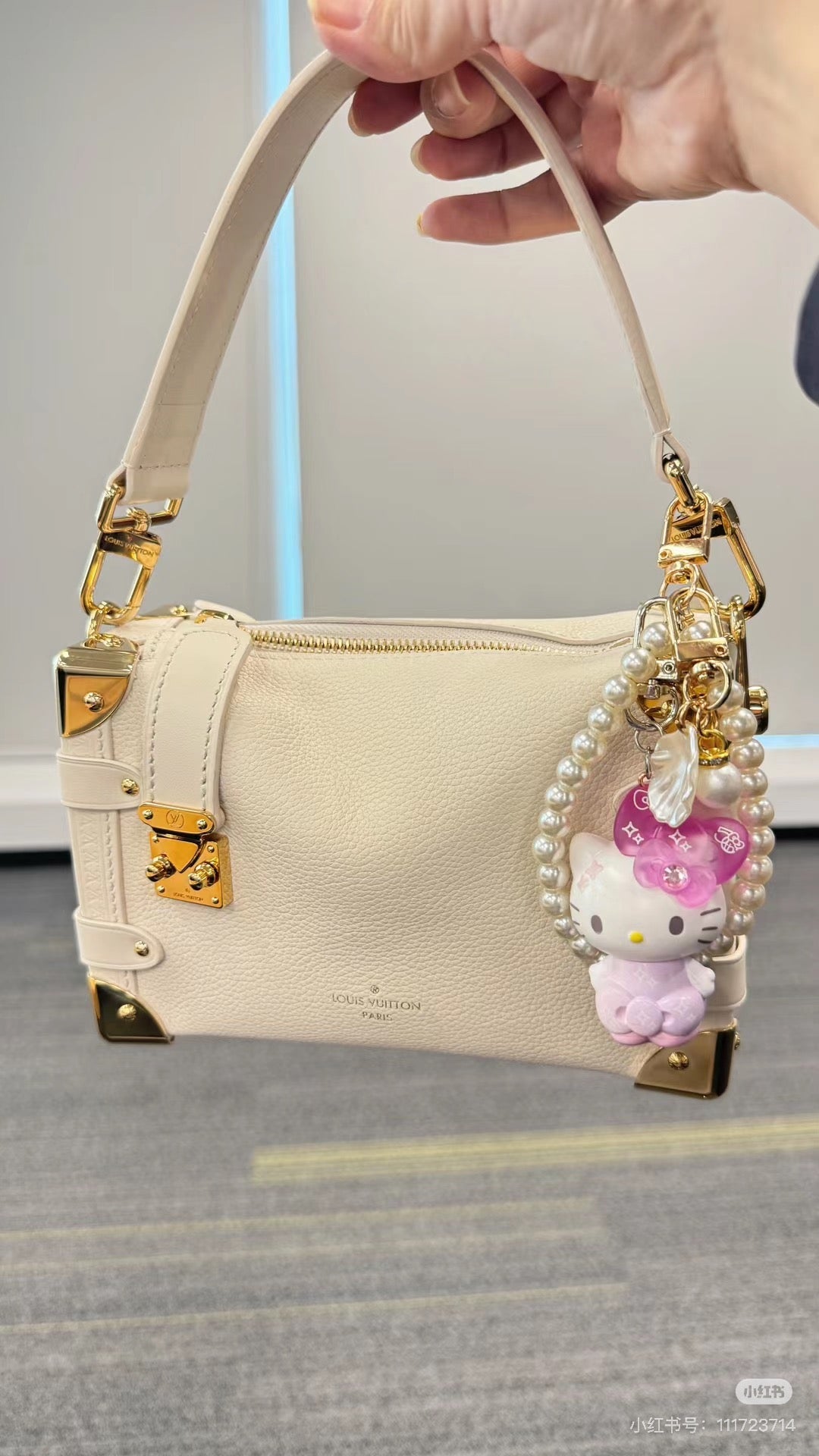 HelloKitty凯蒂猫|Birthday 50th The Fashionable Ribbons Sanrio Blindbag 50周年生日限定彩虹水钻蝴蝶结吊饰挂件盲盒/全8种|1枚入