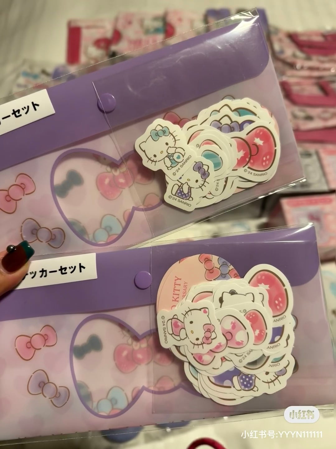 Sanrio三丽鸥|Hello Kitty凯蒂猫50周年一番赏抽奖/蝴蝶结抱枕/超大棉花公仔/化妆包/手提包/家居拖鞋/玩偶挂件/杯碟等|1次