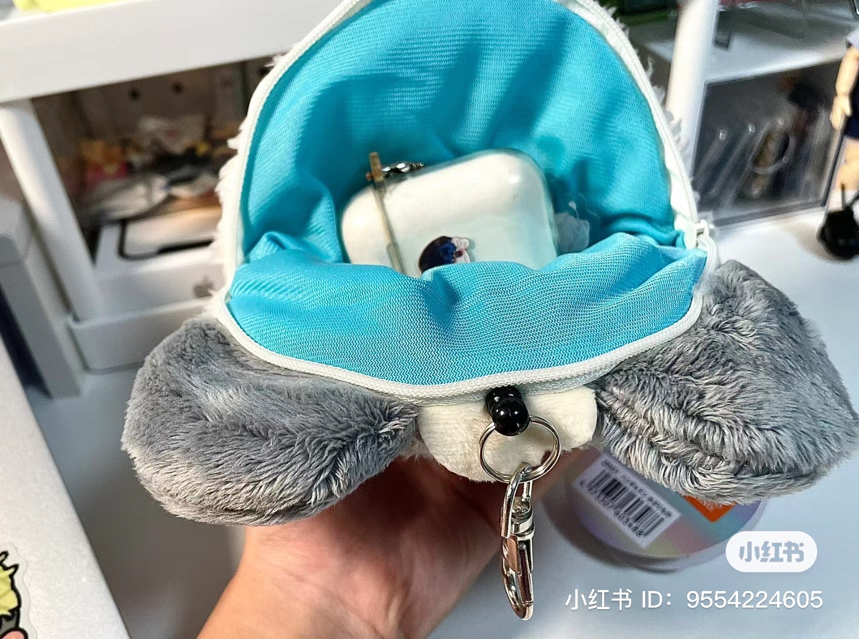 Sanrio|Plush Zipper Pass Case Charm with Reel|165 x 140 mm approx.