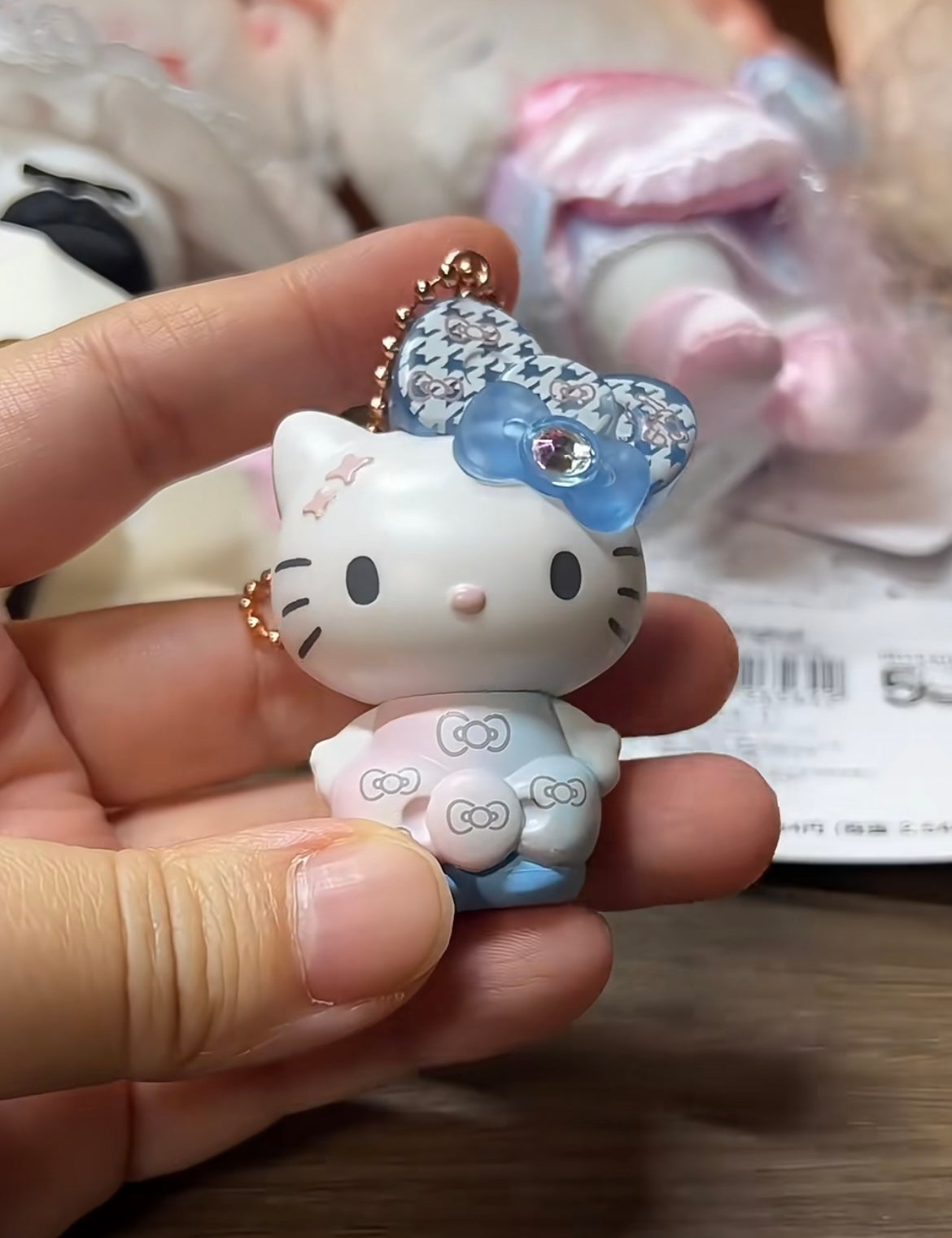 HelloKitty凯蒂猫|Birthday 50th The Fashionable Ribbons Sanrio Blindbag 50周年生日限定彩虹水钻蝴蝶结吊饰挂件盲盒/全8种|1枚入