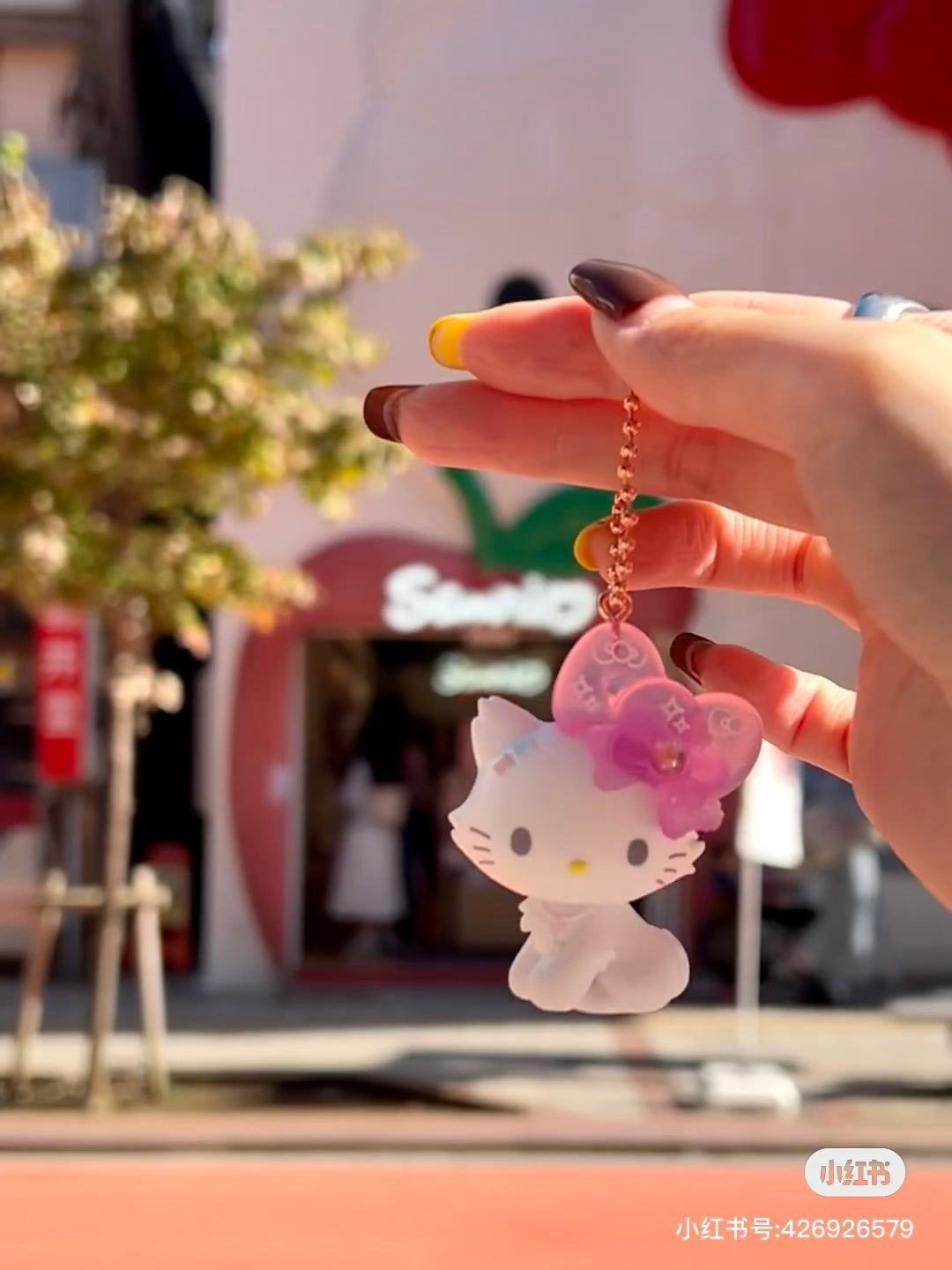 HelloKitty凯蒂猫|Birthday 50th The Fashionable Ribbons Sanrio Blindbag 50周年生日限定彩虹水钻蝴蝶结吊饰挂件盲盒/全8种|1枚入