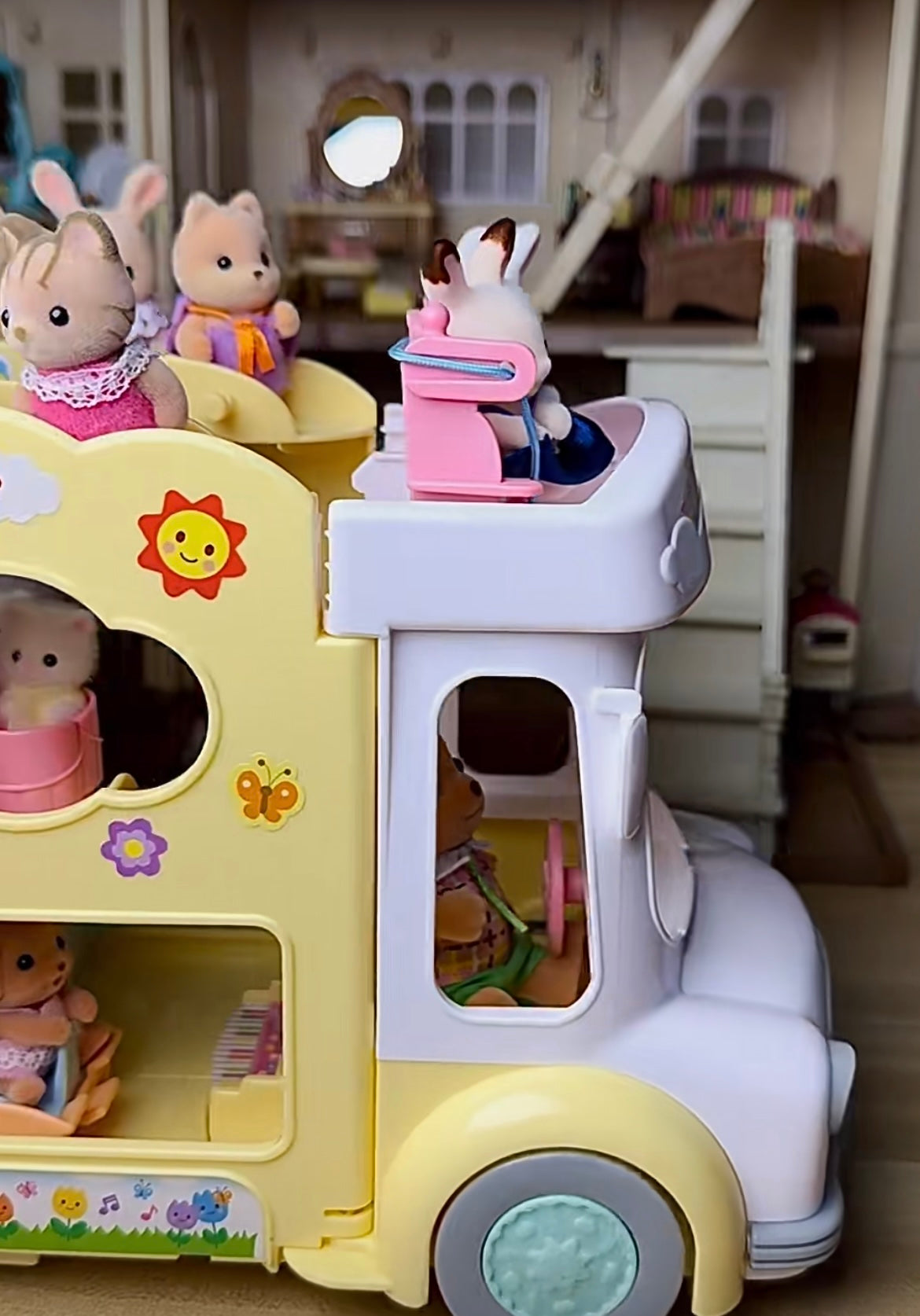 SylvanianFamilies森贝儿家族|Rainbow Fun Nursery Bus 彩虹校车套组/不含玩偶/套组/玩具/过家家5744