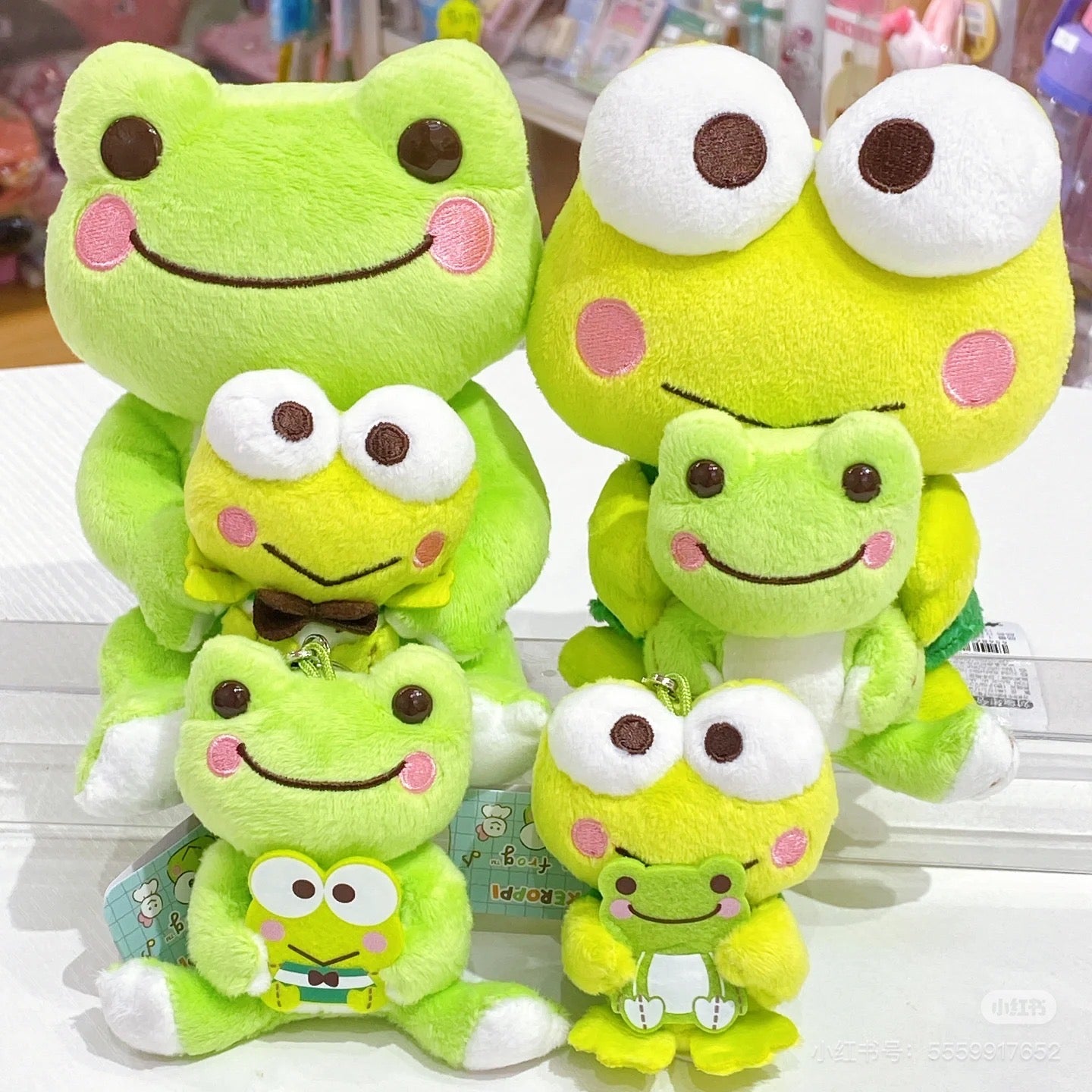 Sanrio|Kerokero Keroppi 大眼蛙??泡菜蛙联名玩偶/挂件|公仔约H15 x W11 x D13cm/挂件约10×4×9cm