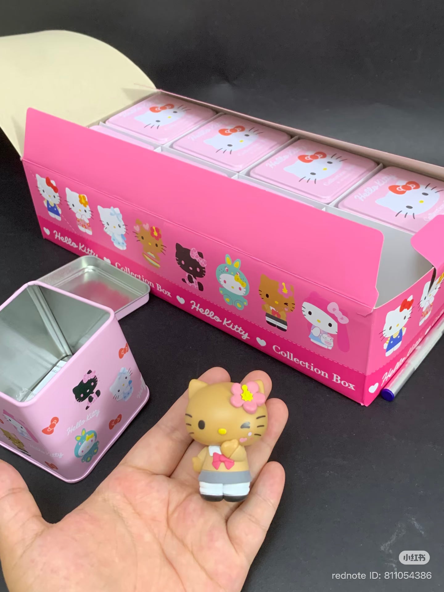 Sanrio|HELLO KITTY TIN BOX WITH RANDOM FIGURE/ Blind Box All 8 types|1pc