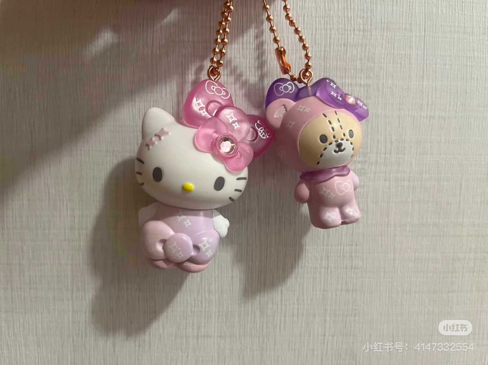 HelloKitty凯蒂猫|Birthday 50th The Fashionable Ribbons Sanrio Blindbag 50周年生日限定彩虹水钻蝴蝶结吊饰挂件盲盒/全8种|1枚入