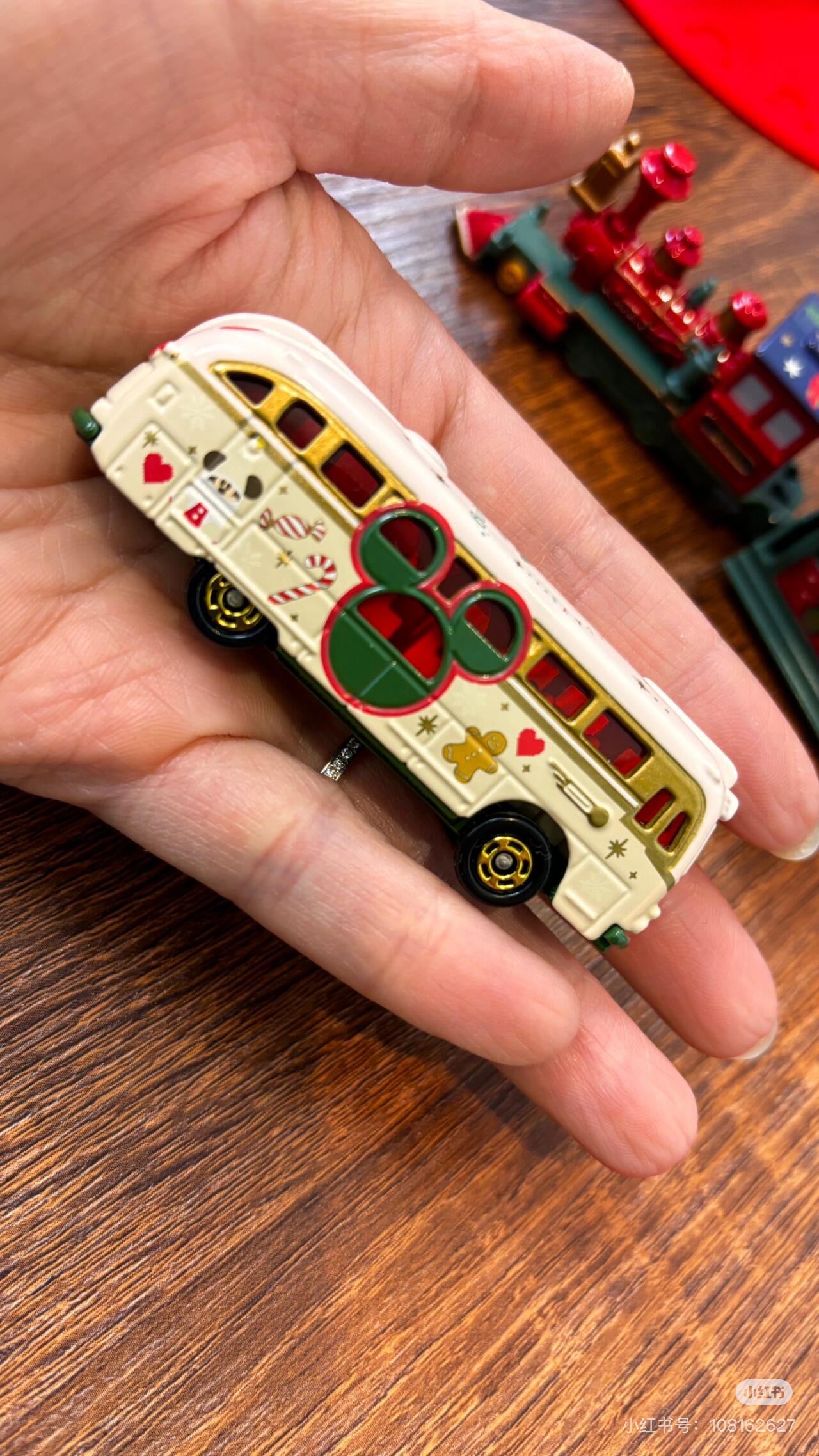 Disney迪士尼 |东迪2024圣诞精灵妖精米奇系列Tomica多美卡巴士玩具车模型