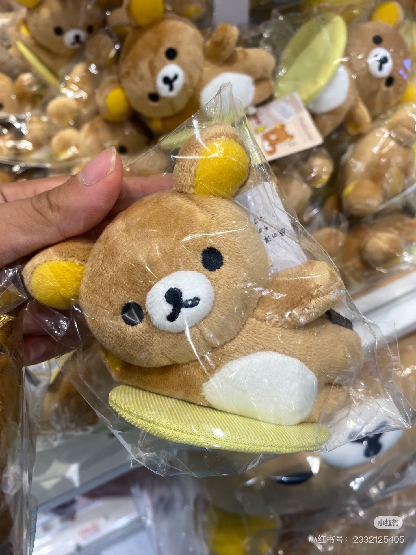 Rilakkuma轻松熊|Tonikaku Dara Dara Series - Magnetic Goyururi Plush Toy - Rilakkuma San-X舒适慵懒生活系列磁吸站肩毛绒迷你玩偶/底座可拆开|约90mm x 120mm x 55mm