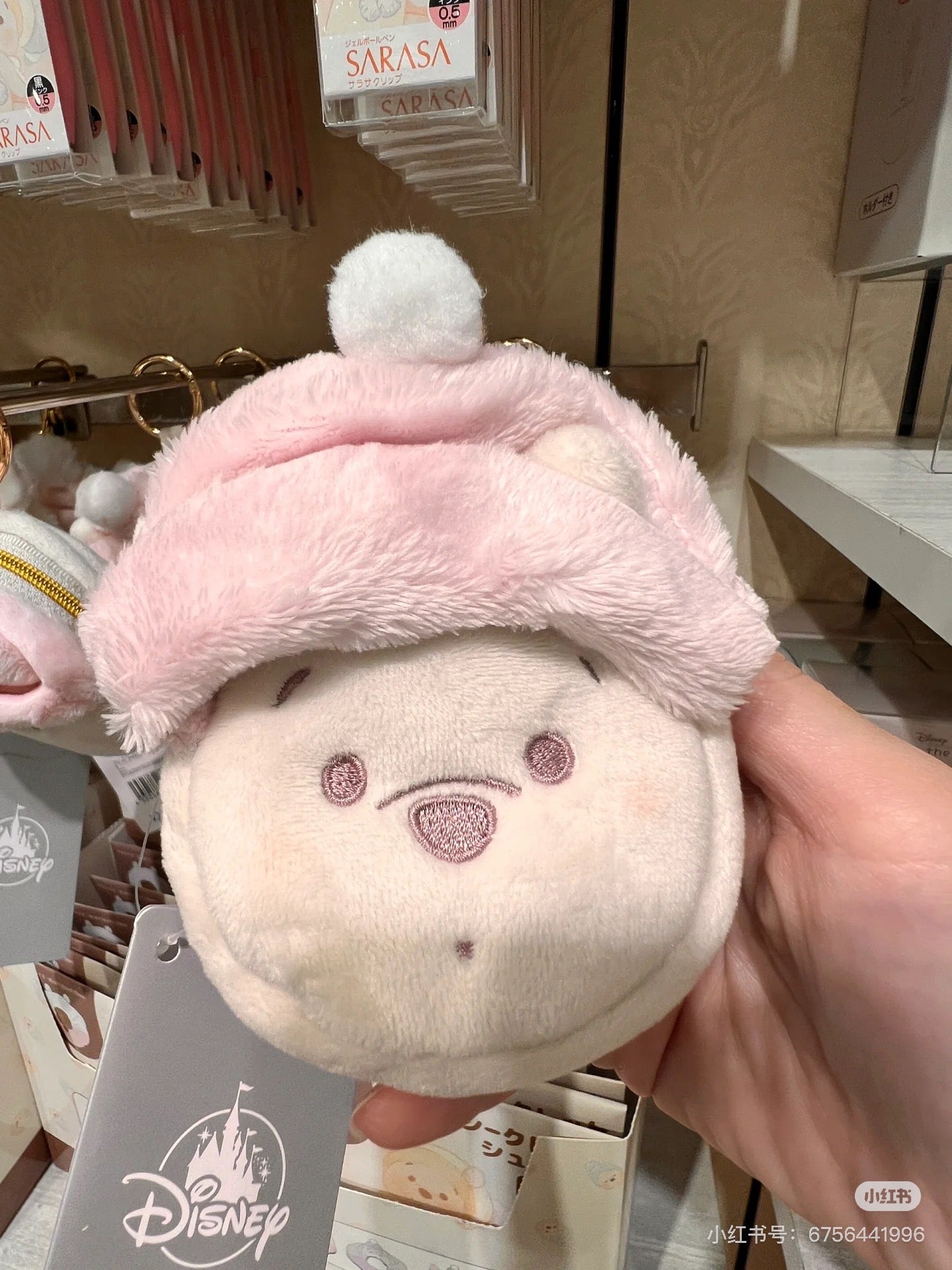 Disney迪士尼|Winnie the Pooh Pouch with Carabiner Fruit Latte Color东迪冬日限定水果拿铁色睡衣睡帽斗篷系列噗噗维尼豆豆眼毛绒钥匙扣挂件零钱包/收纳包|约H11.5×W8.5×D6cm