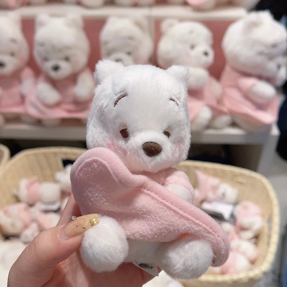 Disney|2023 Winnie the pooh小熊维尼White pooh白色冬日东京限定粉色抱毯挂件|約 高11.5 x 寬 9.5 x 深 9(cm)