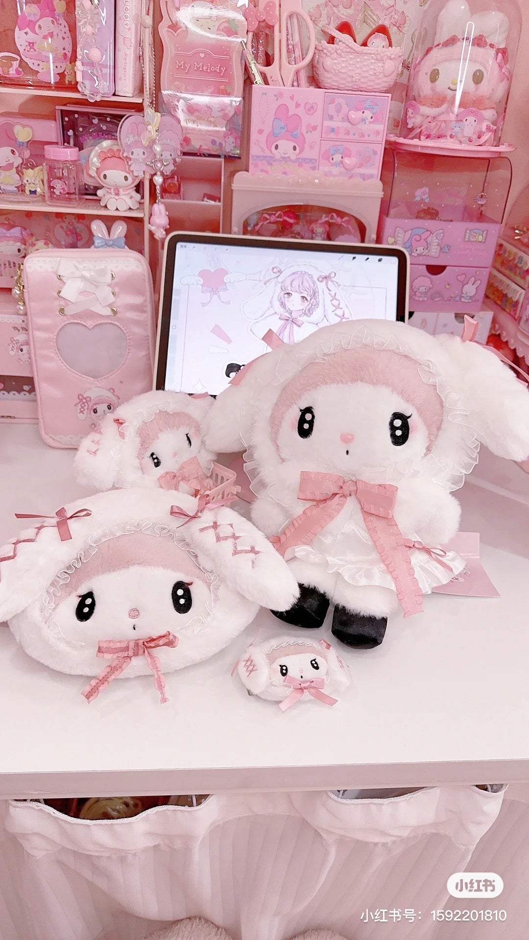 Sanrio|第三代暗黑地雷限定毛绒化妆包/印花防水内里/珍珠拉链头|约20×10×14cm