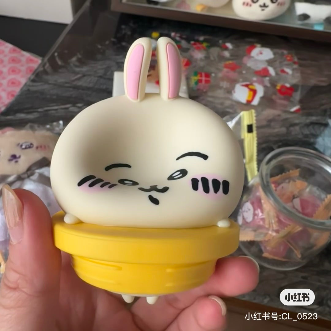 Chiikawa 吉伊卡哇|角色大头玻璃奶瓶糖罐+糖/收纳罐/糖盖子底下还有小脚|约H128×W65×D65mm【25.02 】