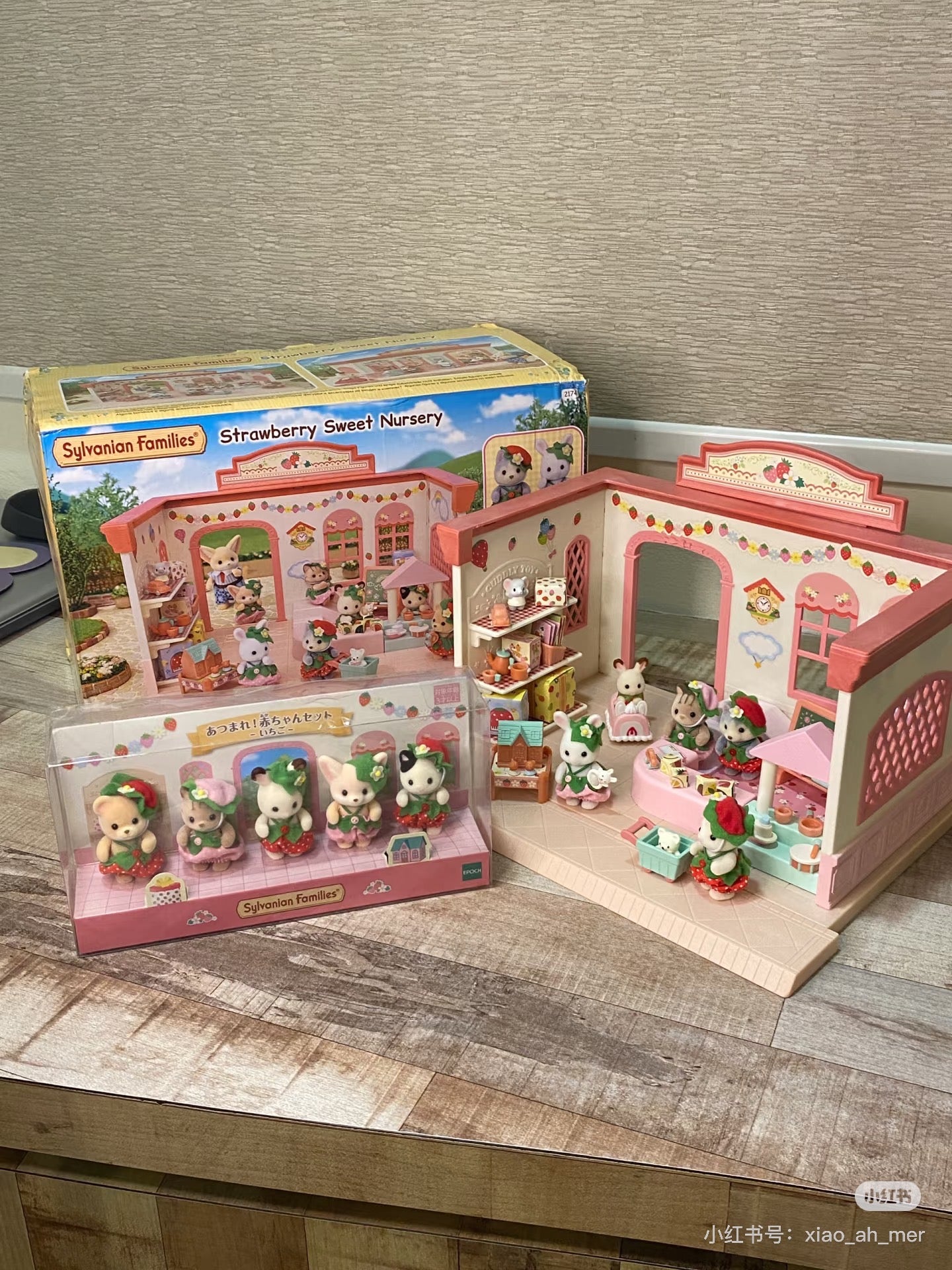 【store available】SylvanianFamilies|Strawberry Nursery Room House Set Calico Critters