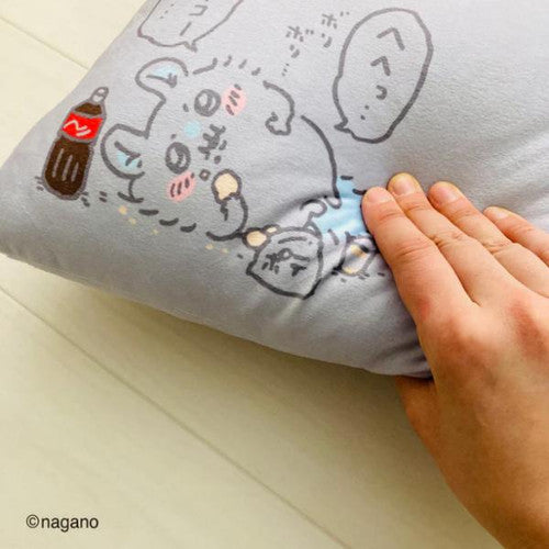 Chiikawa 吉伊卡哇|治愈系可爱抱枕/脸从左上角露出来的设计/配有手柄随身携带|约宽 39 x 深 28 x 高长 9 cm