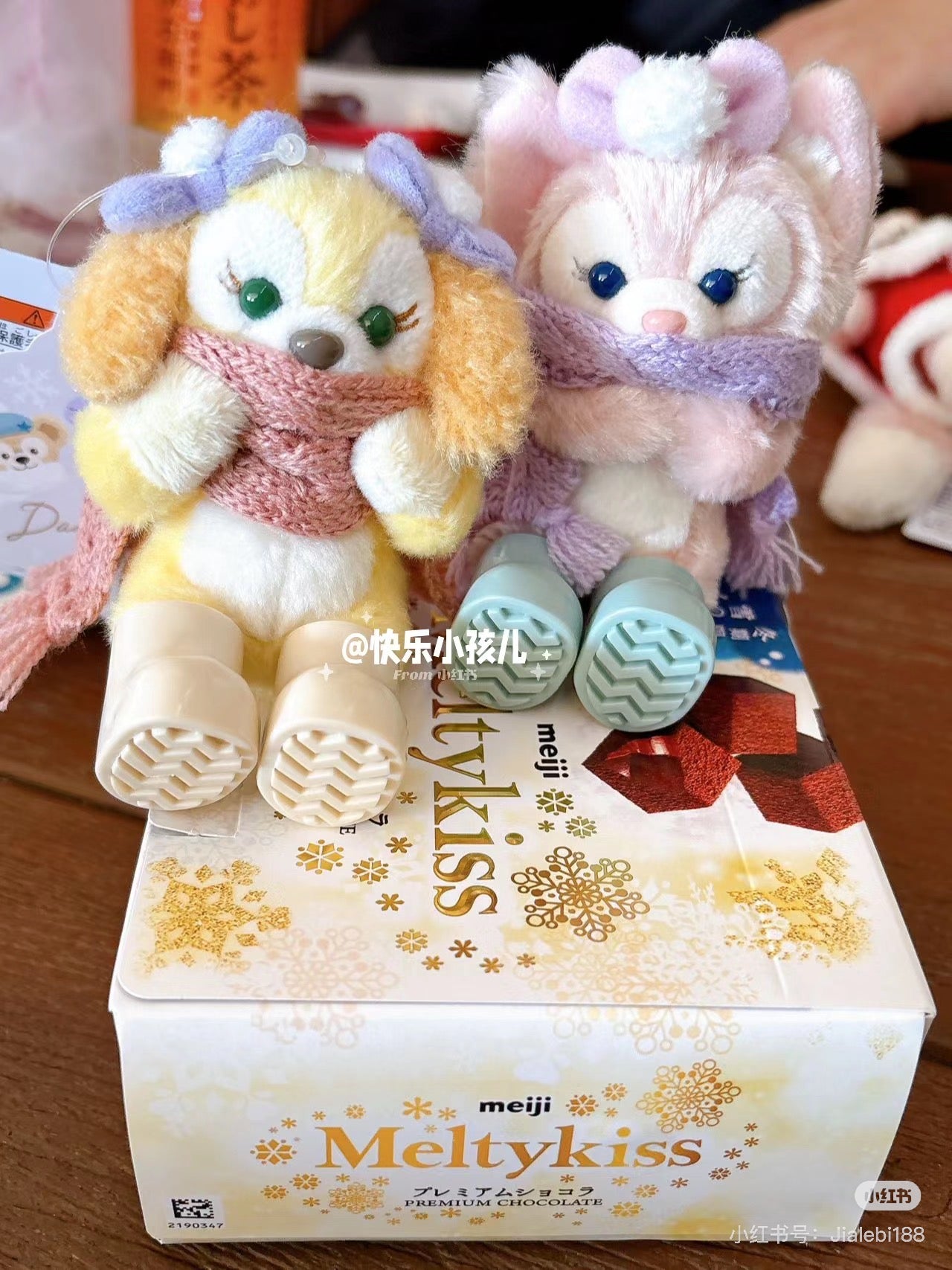 Disney迪士尼 |东迪2024冬日限定七宝坐姿围巾毛绒玩偶挂件/包挂