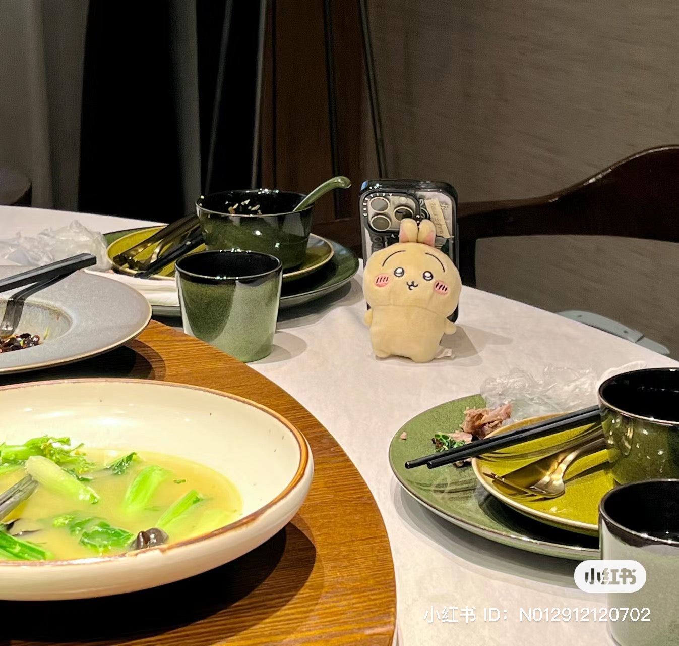 Chiikawa 吉伊卡哇|毛茸茸角色可旋转/可拆卸手机支架|約H90×W75×D50mm