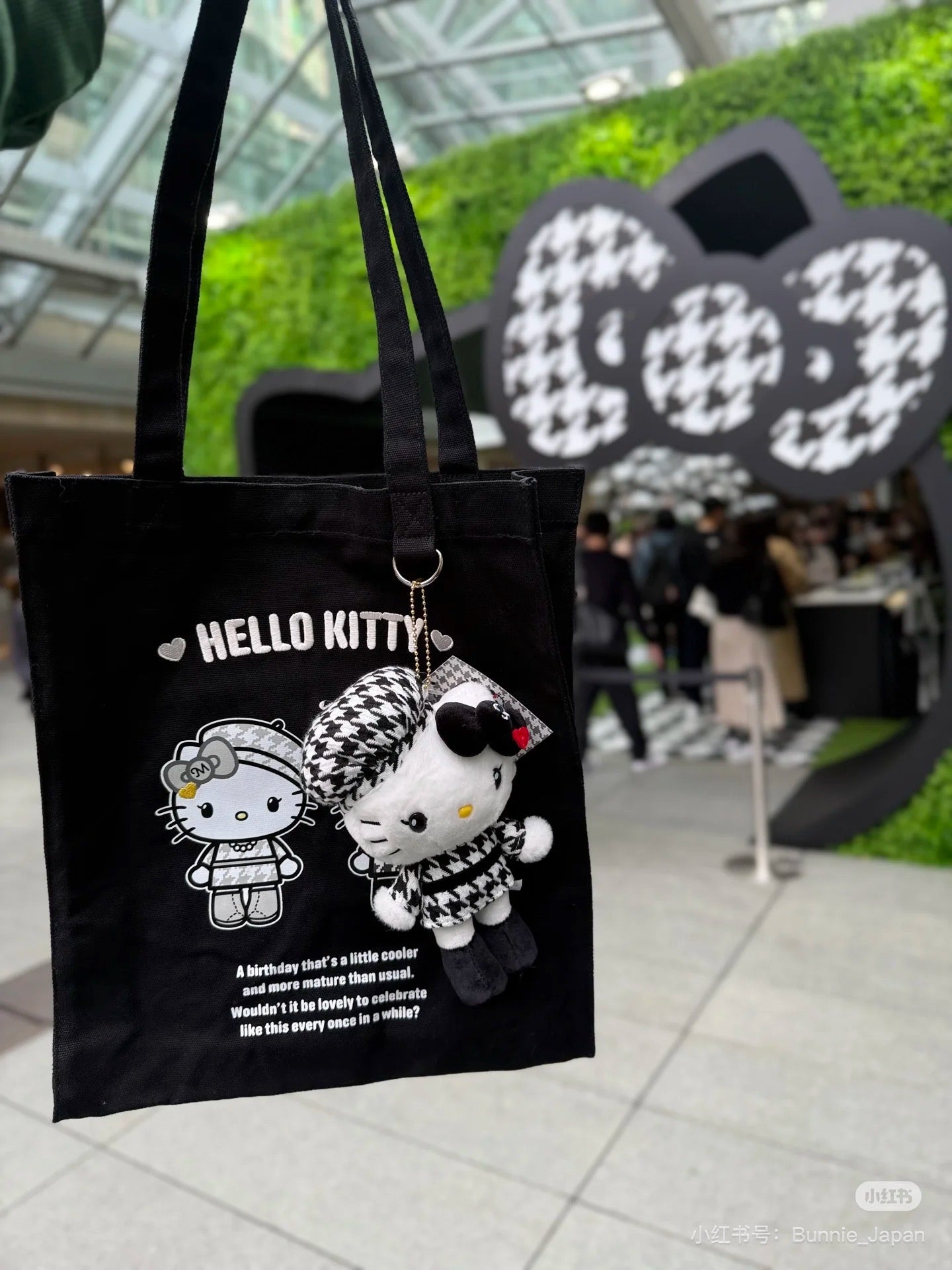 Hello Kitty|Monochrome Girly Twin Coordinate Mascot Holder /Plush Keychain|11×7×18cm approx.