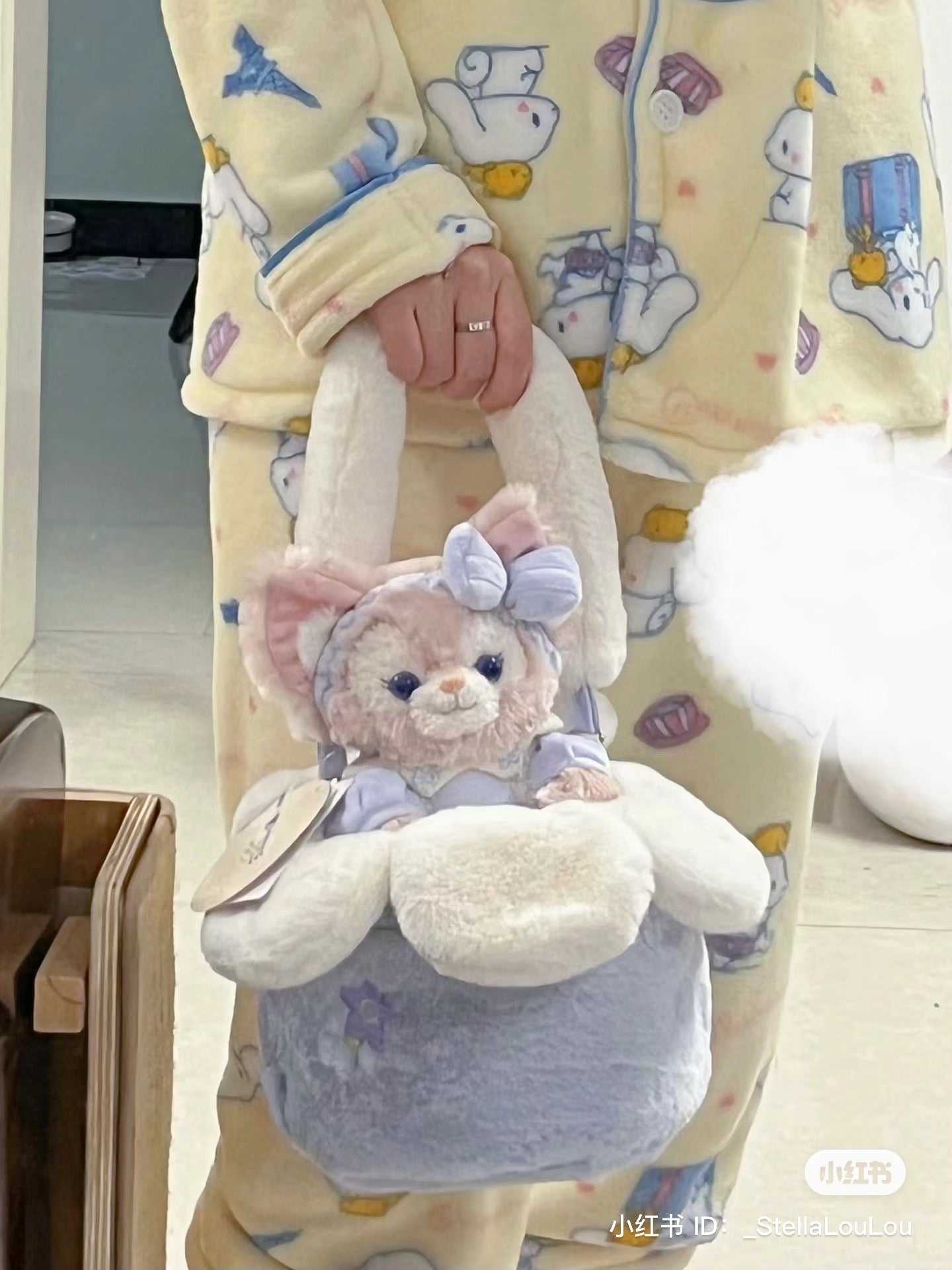 Disney SH|懒懒系列贝儿超柔软毛茸茸玩偶花朵包/水桶包/也可斜背/挺耐装