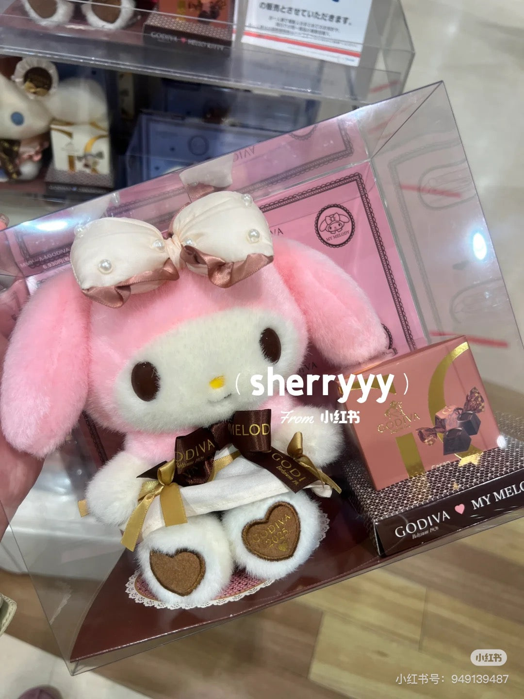 Sanrio三丽鸥|Plush Keychain Hello Kitty Sanrio x GODIVA 2025歌帝梵联名巧克力+毛绒玩偶挂件礼物套装/礼盒