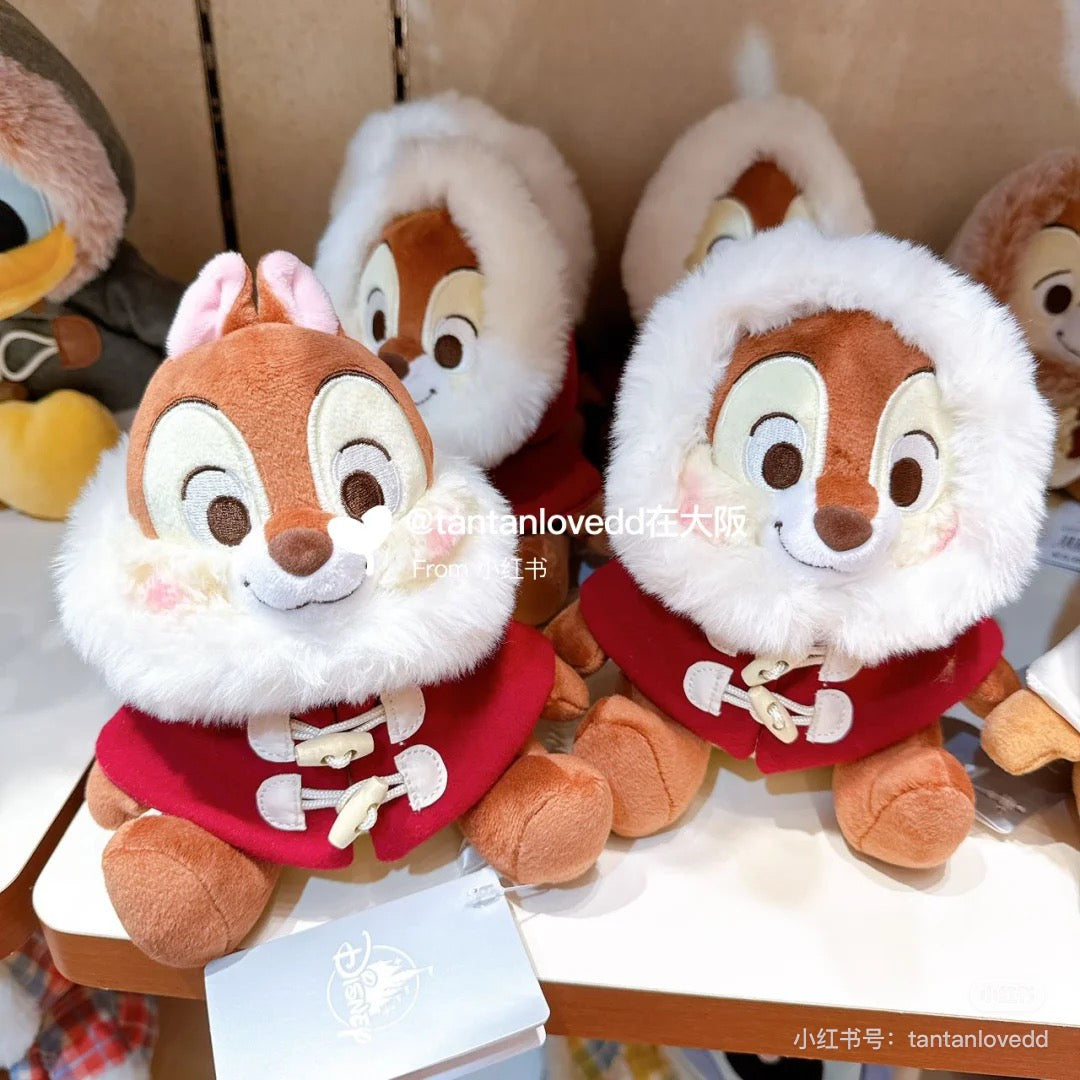 Disney迪士尼|Winter Jacket Doll东迪冬日限定大衣斗篷奇奇和蒂蒂冬装坐姿毛绒玩偶/公仔/可脱帽|约高さ17×幅15×奥行き12(cm)