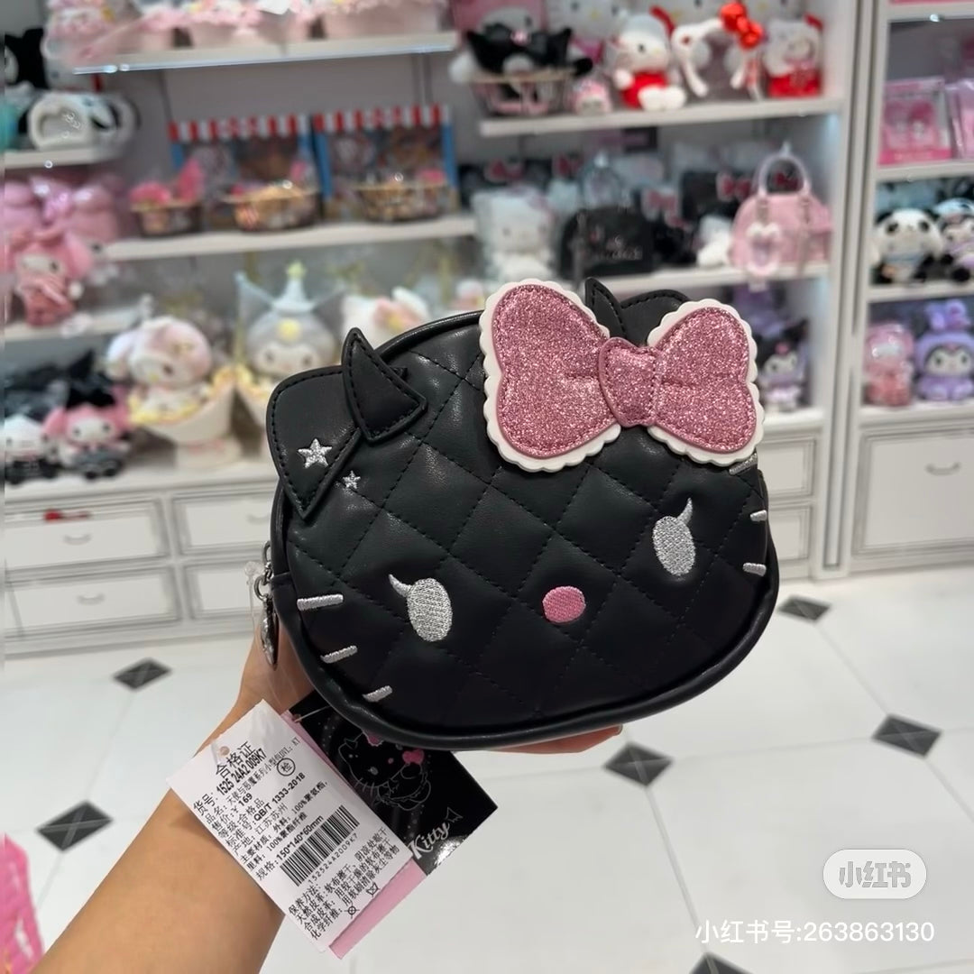 Hello kitty凯蒂猫|Sanrio Hello Kitty Face-Shaped Pouch / Angel and Little Devil天使恶魔手拿小包/背面有小翅膀|约 20.1 x 18.1 x 8.0cm
