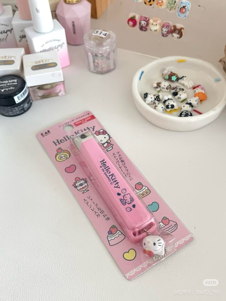 KAI贝印|Hello Kitty Nail Clipper - M凯蒂猫大头吊饰不锈钢指甲钳M号/防飞溅|约93x20x22mm