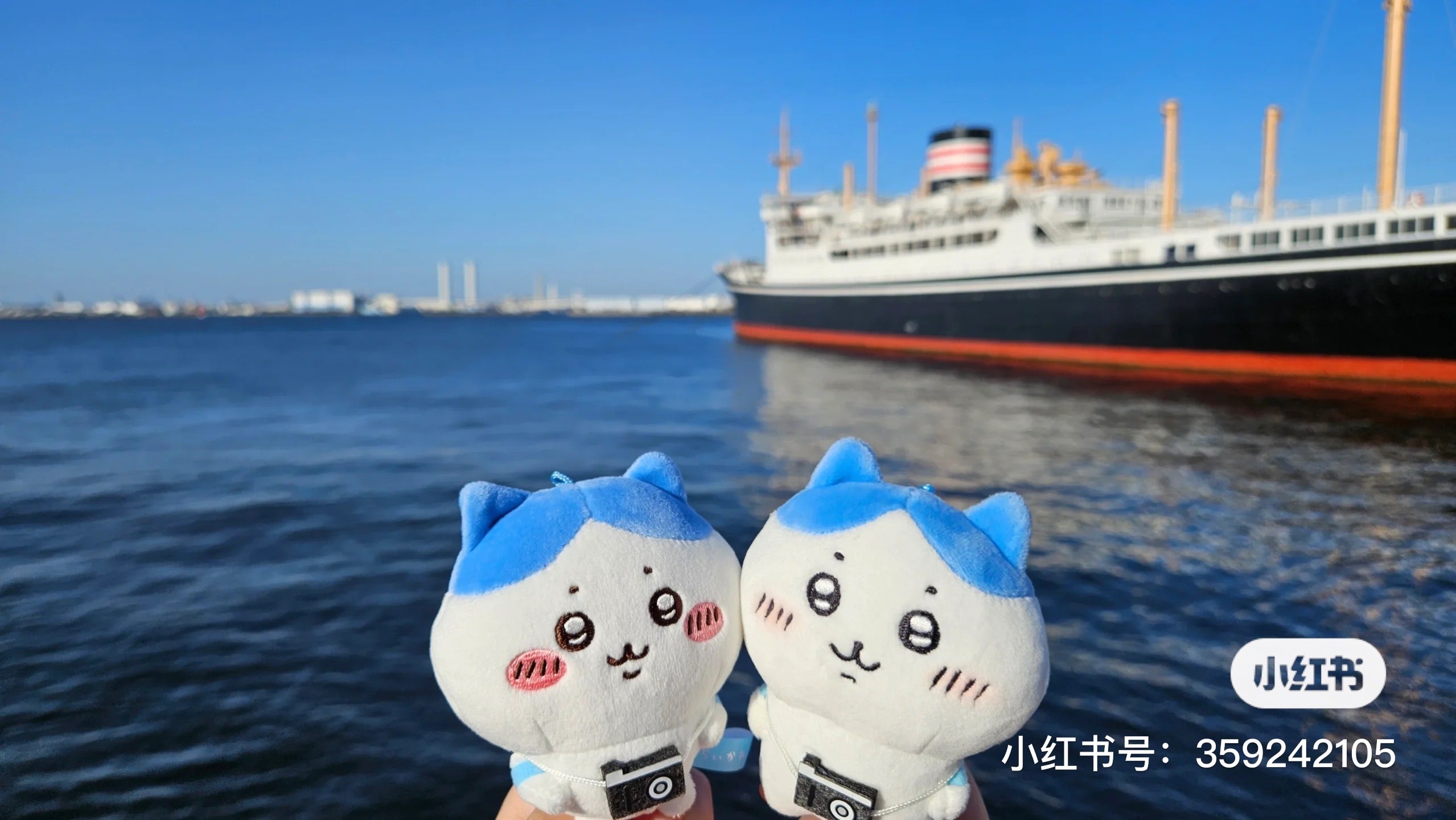 Chiikawa 吉伊卡哇|Looking forward to going out! Mochitto Puchi MiniMascot背小包包出游系列毛绒挂件/包挂|约 H135 x W90 x D55mm