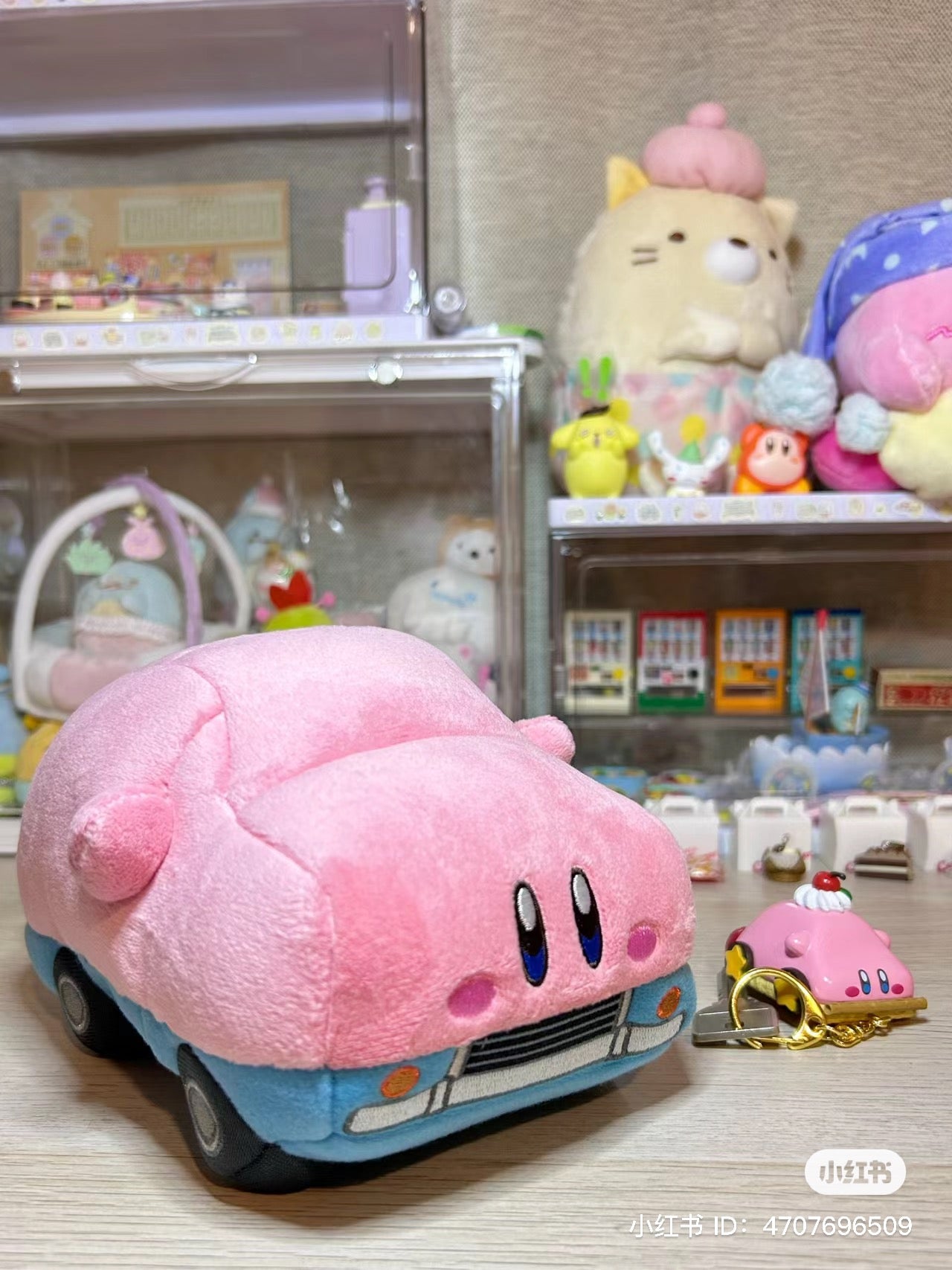 Kirby|汽车塞满嘴造型公仔/玩偶/也可挂在家|约14.5 x 21 x 11 cm