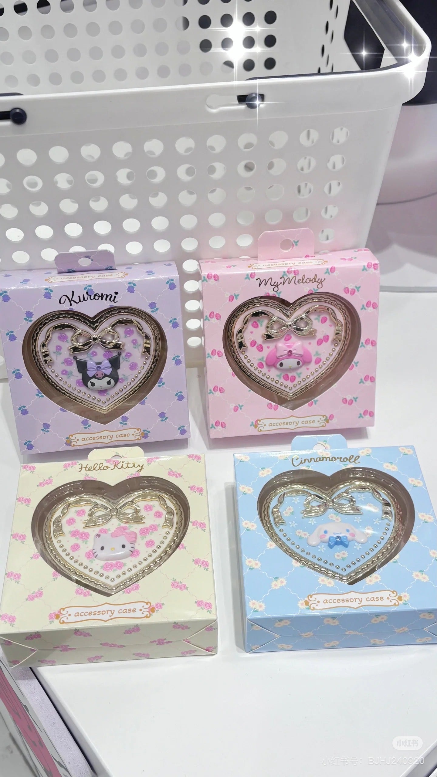Sanrio|Heart Shape Rose Mirror Accessory Case|8×7×2.8cm approx