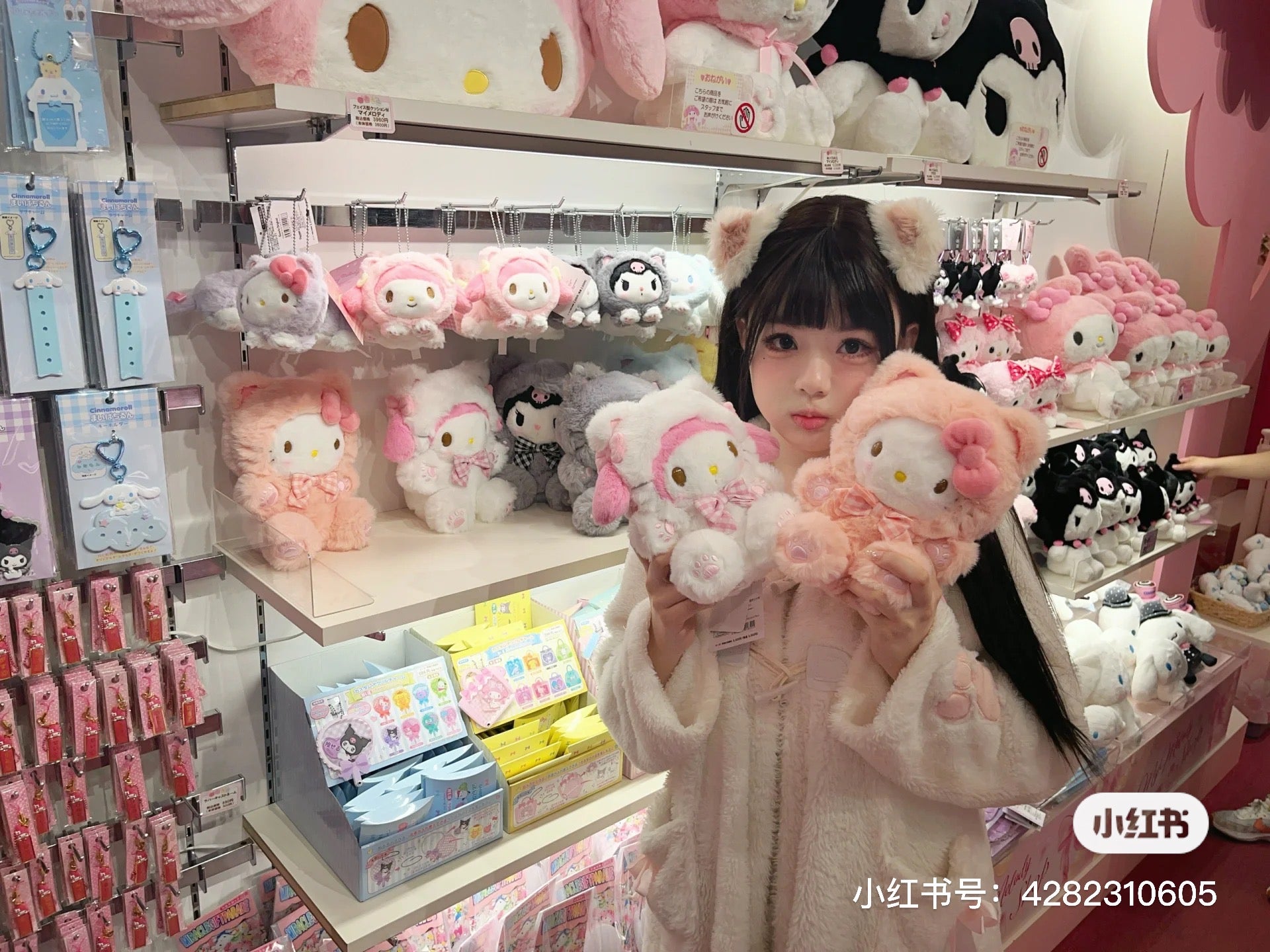 Sanrio|2024奶fufu的限定肉球猫咪系列玩偶/公仔/肉垫垫/粉爪爪/如拿铁系列一样好摸|约17 x 17 x 9cm