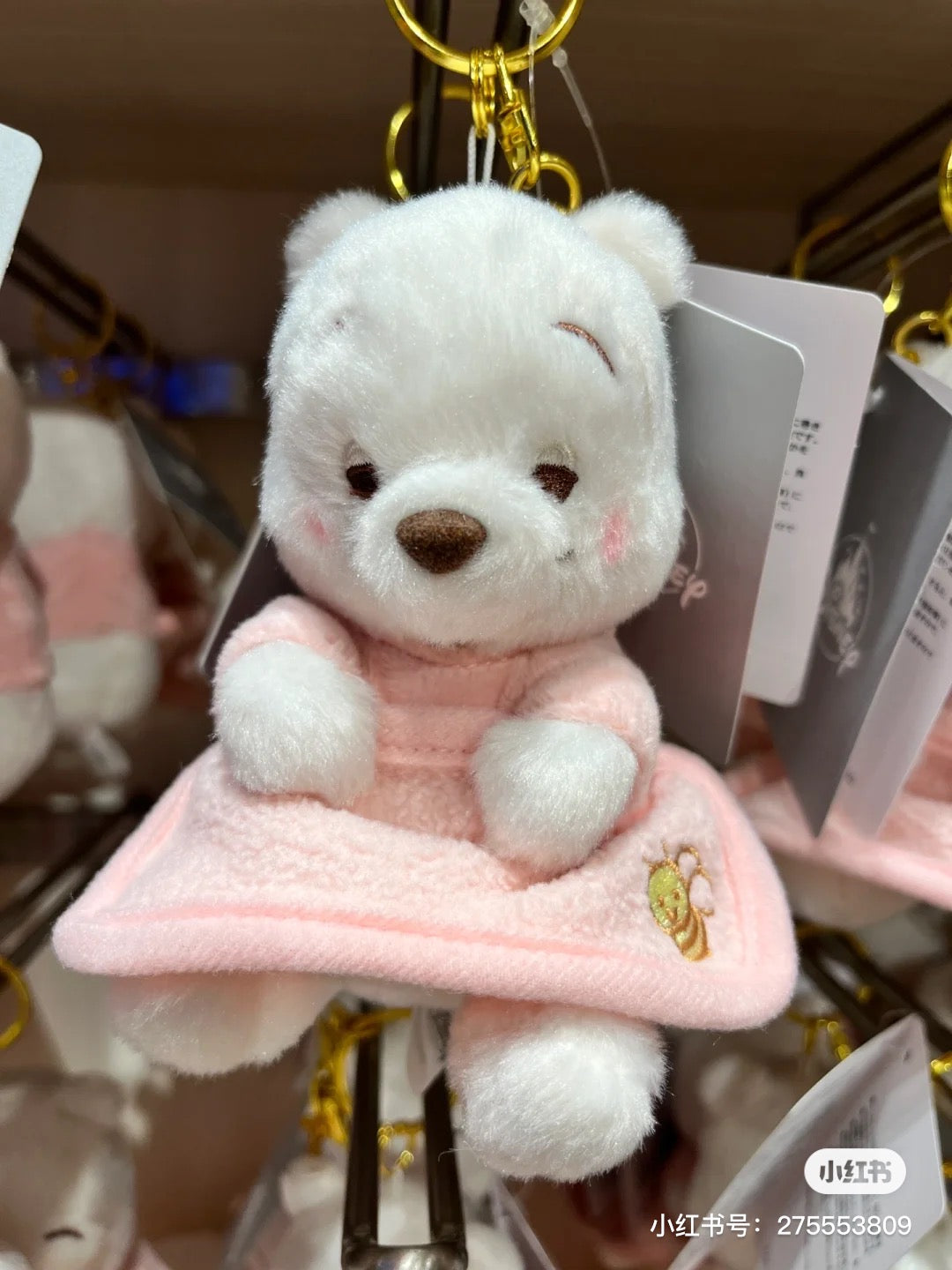Disney|2023 Winnie the pooh小熊维尼White pooh白色冬日东京限定粉色抱毯挂件|約 高11.5 x 寬 9.5 x 深 9(cm)