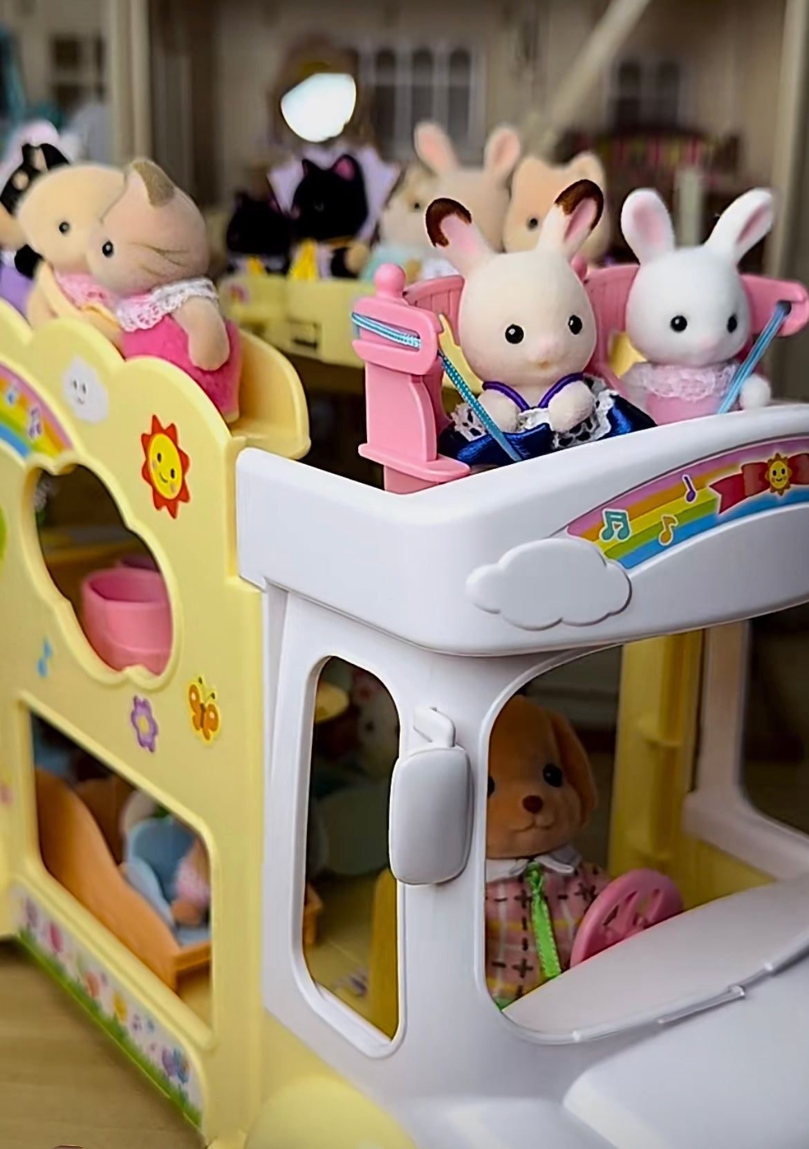 SylvanianFamilies森贝儿家族|Rainbow Fun Nursery Bus 彩虹校车套组/不含玩偶/套组/玩具/过家家5744
