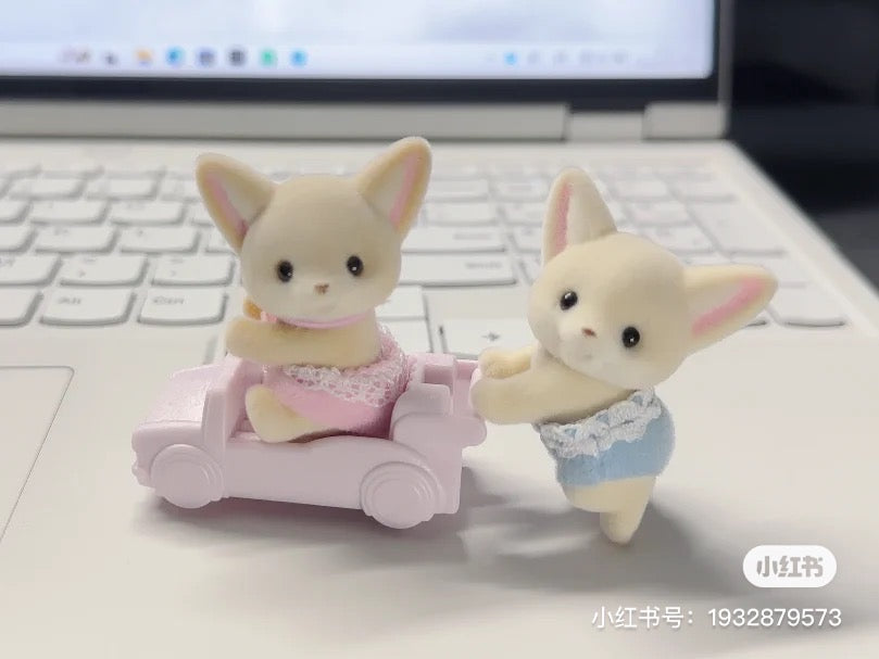 SylvanianFamilies森贝儿家族|Fennec Fox Twins耳阔狐双胞胎宝宝推车套组/玩具/过家家5697