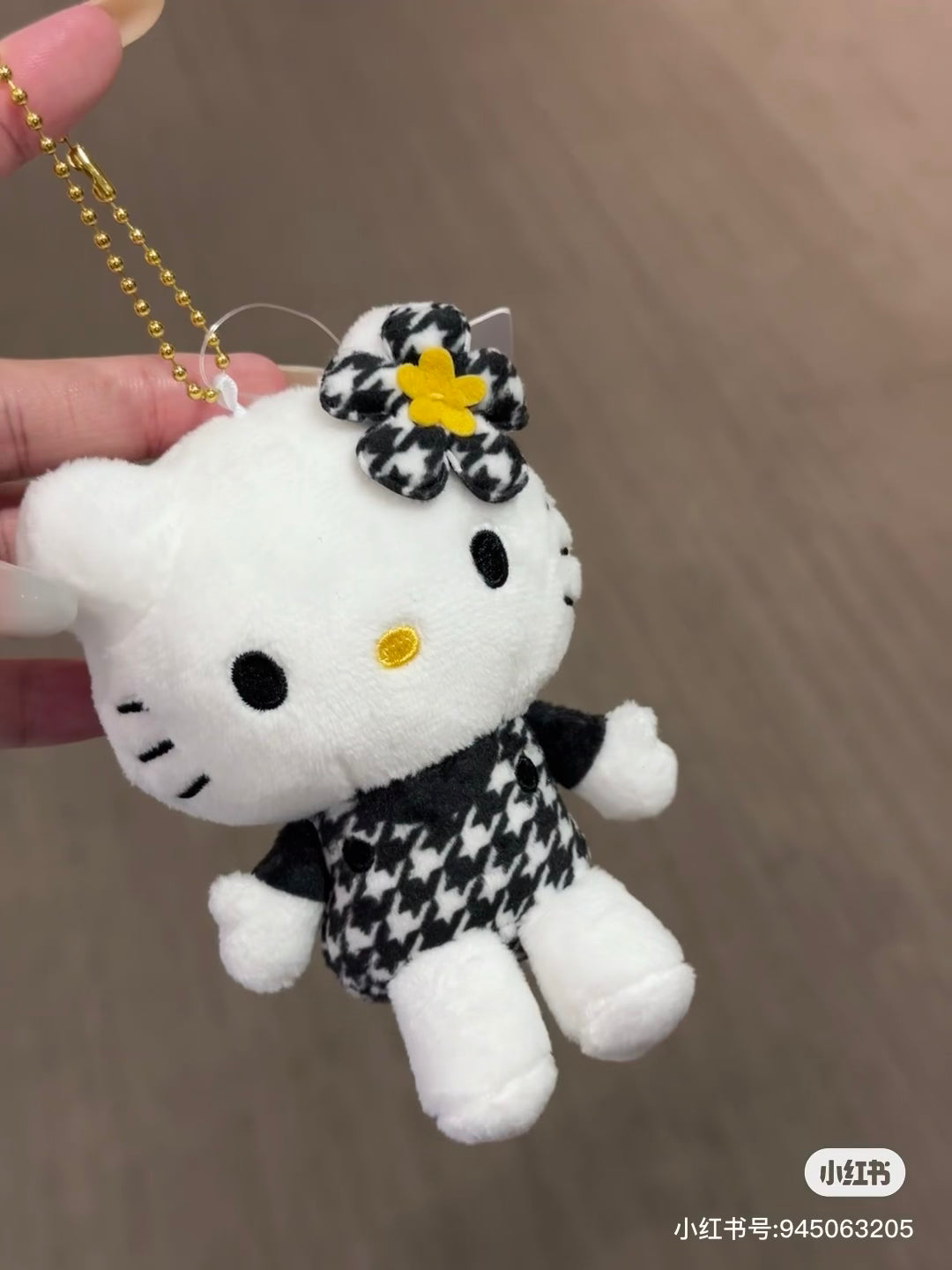 Sanrio|Hello Kitty 50th Anniversary Collection Standard Tokimeki Heisei Kogal Mascot Holder /Plush Keychain|10×8.5×4.5cm approx.