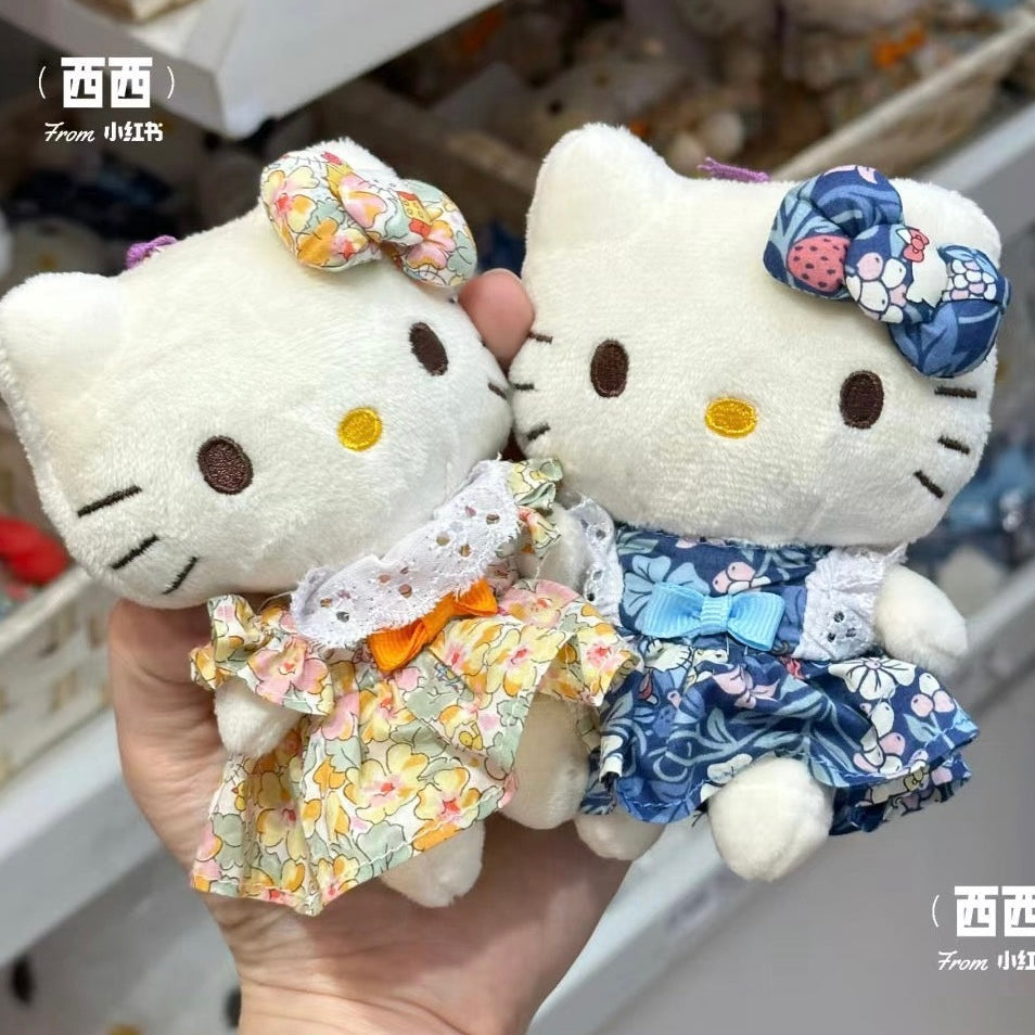 Hello kitty凯蒂猫|小碎花系列裙裙挂件/裙子上也有kitty图案|约H12×W10×D9cm