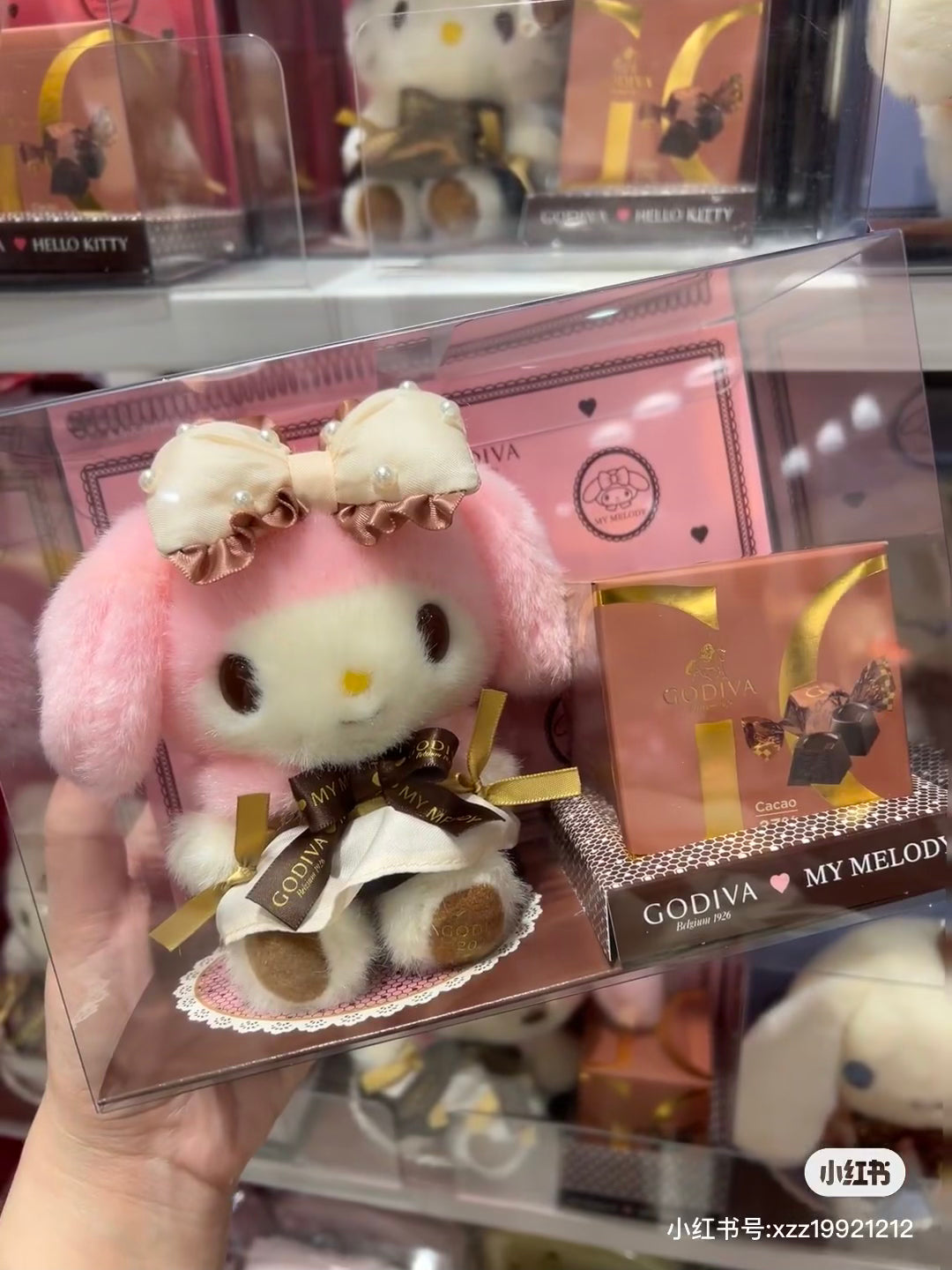 Sanrio三丽鸥|Plush Keychain Hello Kitty Sanrio x GODIVA 2025歌帝梵联名巧克力+毛绒玩偶挂件礼物套装/礼盒