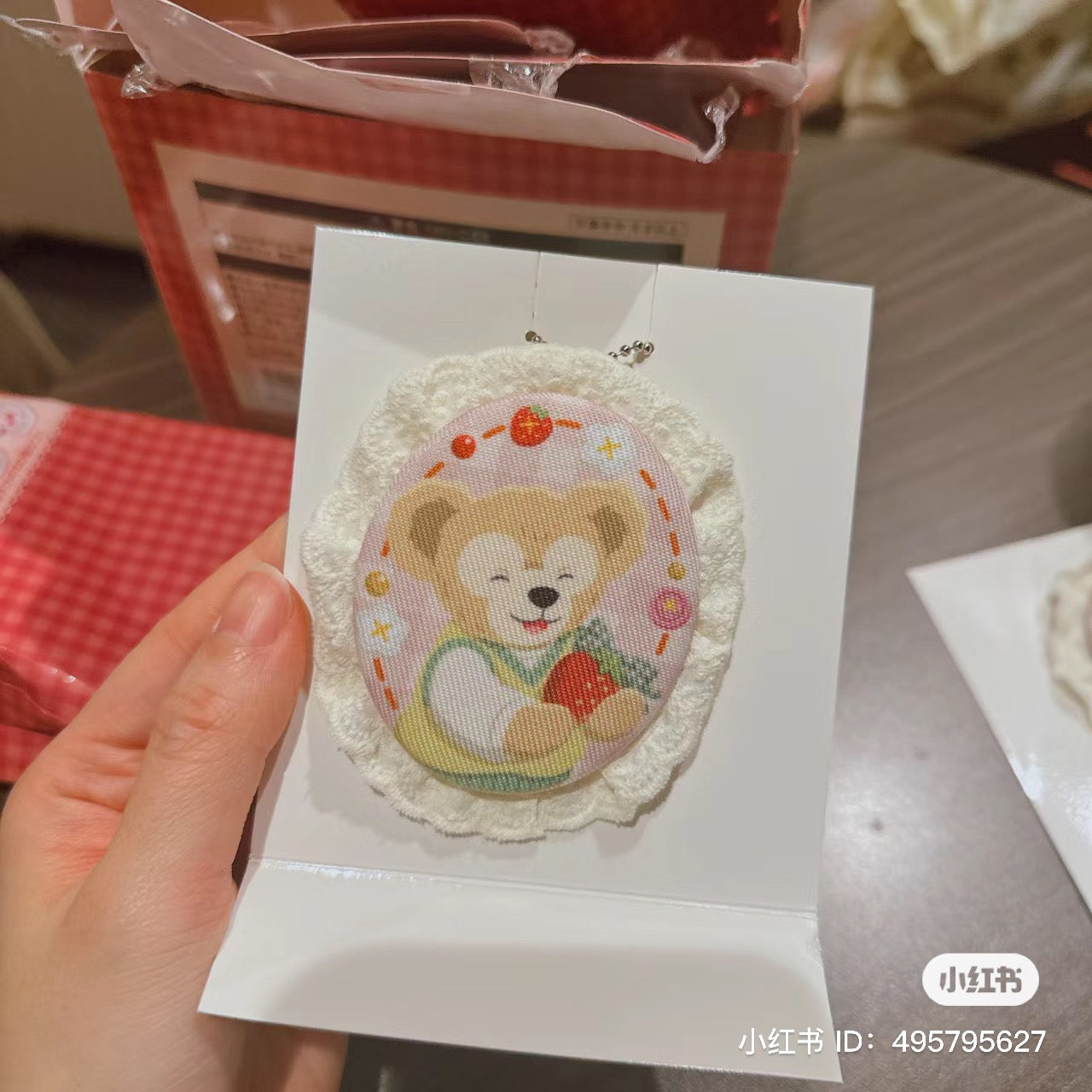 Disney迪士尼|东迪草莓情人节限定布制蕾丝边徽章盲盒/胸针/也可当挂饰/共5种|1枚入