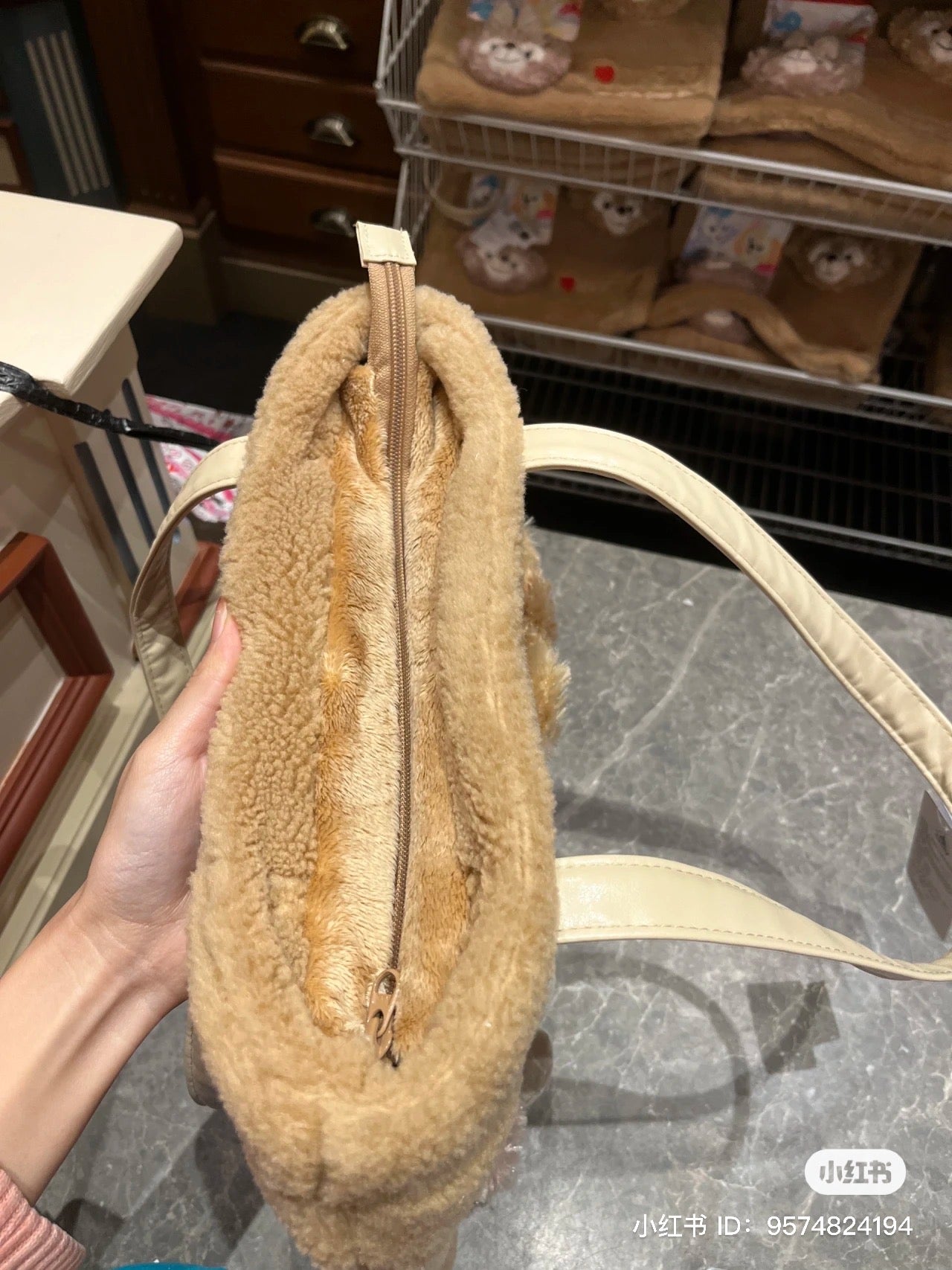 Disney SH|达菲雪莉玫毛茸茸大头玩偶托特包/单肩包/大容量可放电脑