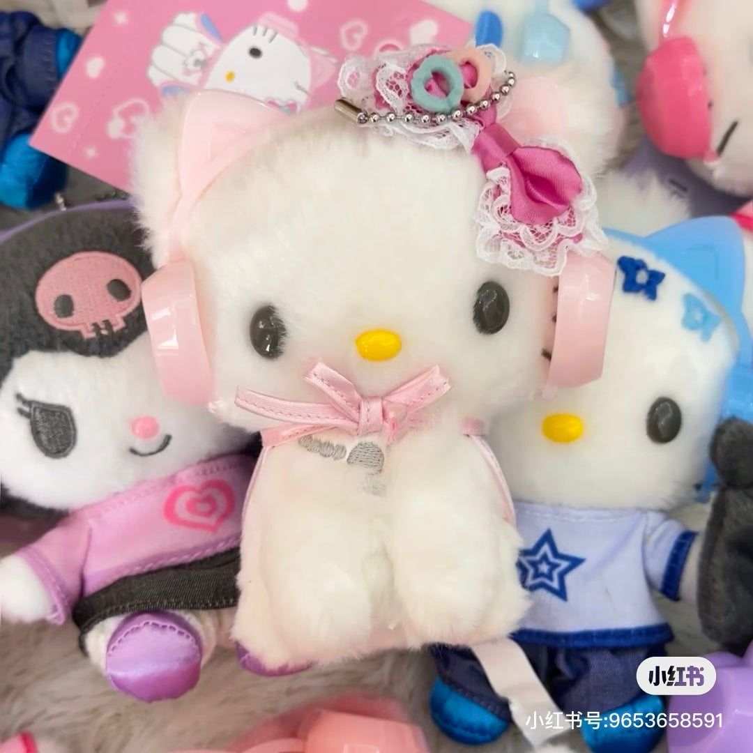 Sanrio|Mascot Holder / Our Heisei Pop平成复古耳机系列毛绒挂件/包挂| 约10×6×11cm