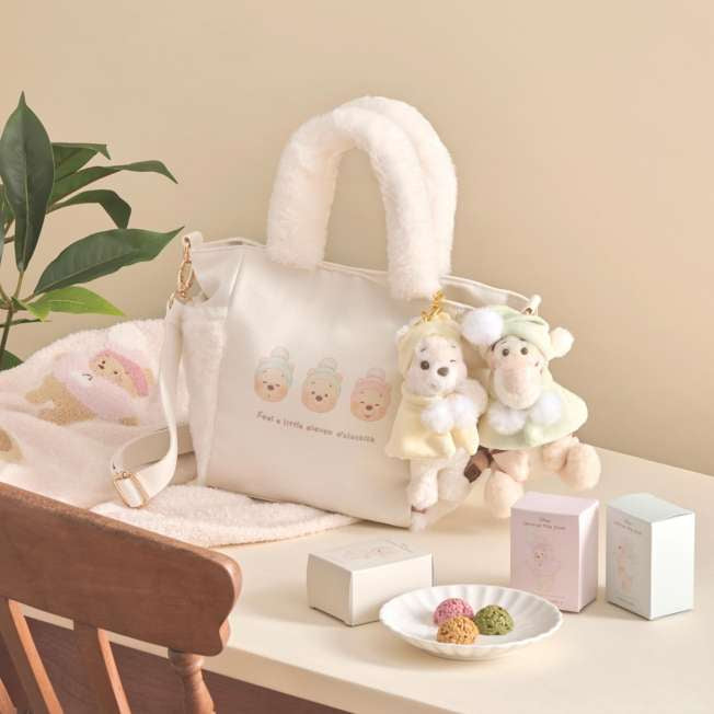 Disney迪士尼|Winnie the Pooh 2WAY Tote Shoulder Bag White Pooh Fruit Latte Color东迪冬日限定水果拿铁色睡衣睡帽斗篷系列噗噗维尼毛绒白色斜挎两用包/手提包/肩带可拆卸|约高 21.5 x 宽 19.5 x 深度(角撑板)12c?m