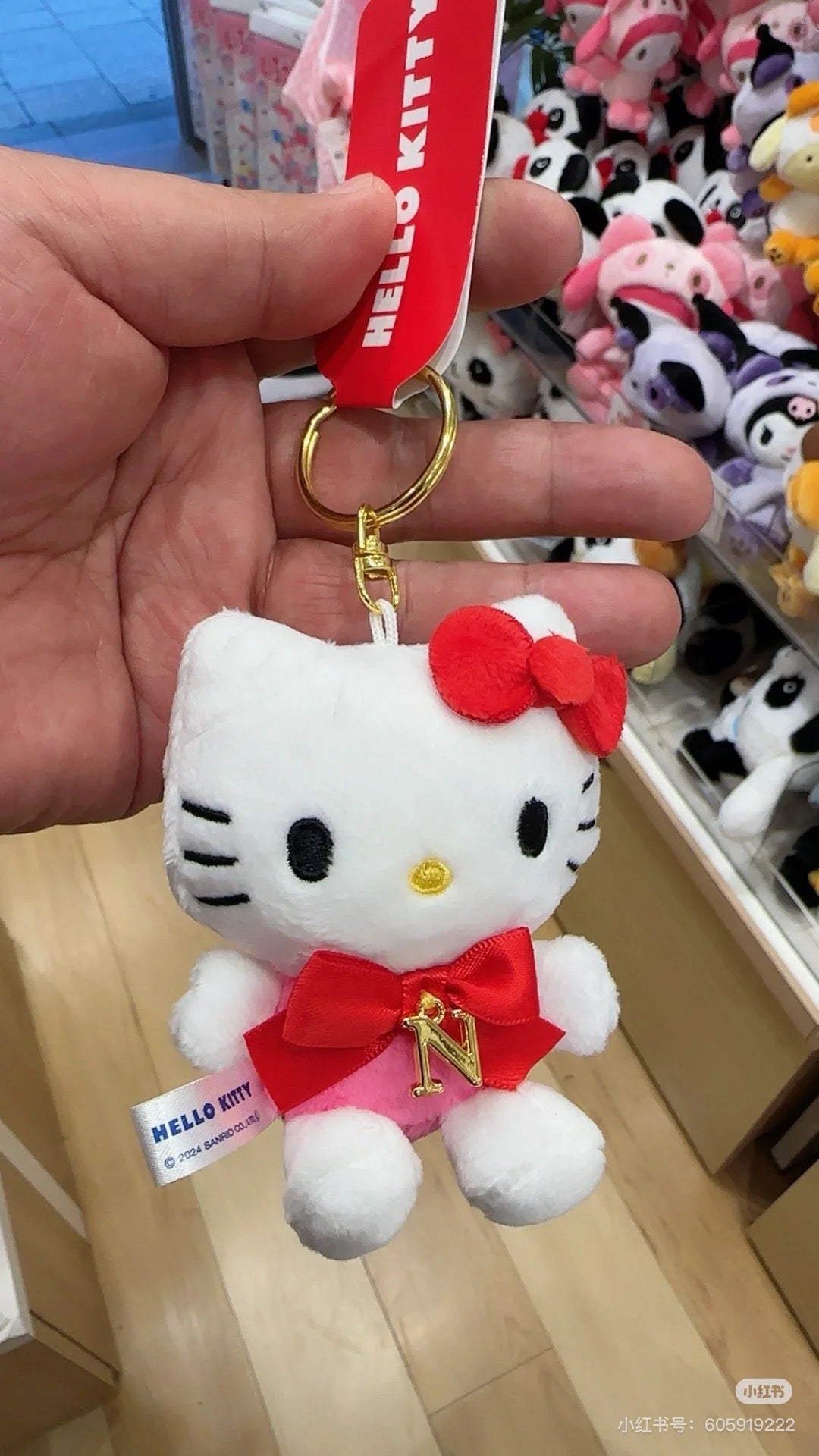 Sanrio|Hello Kitty红色蝴蝶结字母自选挂件/玩偶|约 6.5×5×9.5cm