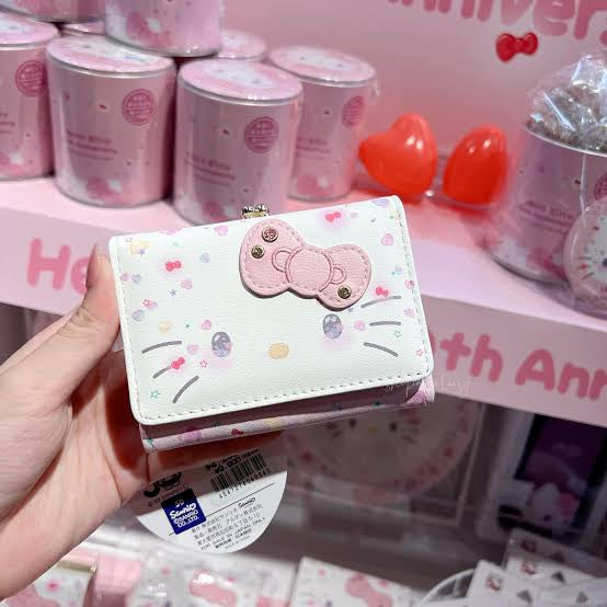 Hello kitty凯蒂猫|50周年生日限定钱包/三折皮夹/短夹/口金包|約幅10.5×奥行3.5×高さ8.5cm