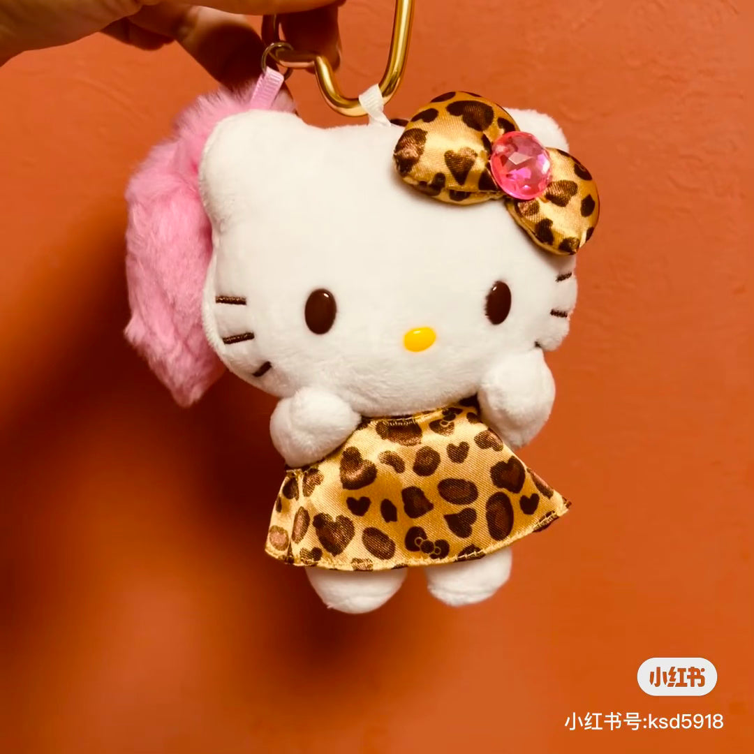 Hello Kitty凯蒂猫|Sanrio Mascot Keychain with Tail / Gogo Gal Collection Leopard毛茸茸尾巴系列爱心扣豹纹凯蒂猫玩偶挂件/包挂|约9.5×5.5×13.5cm