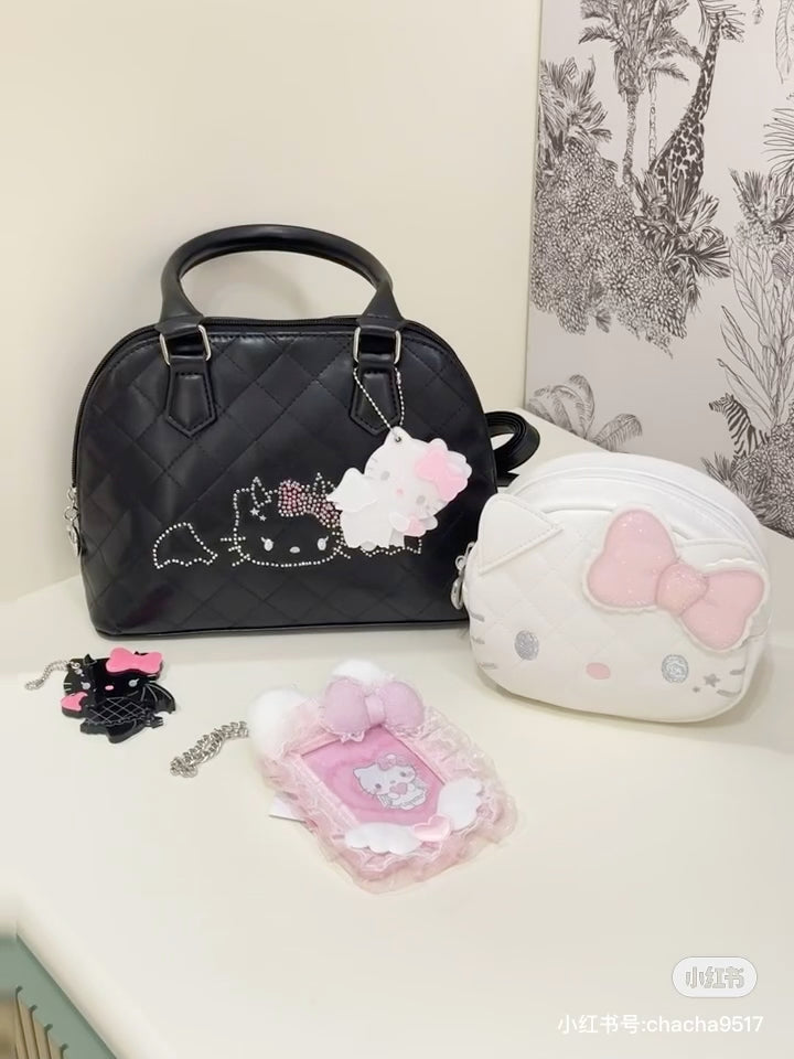 Hello kitty凯蒂猫|Sanrio Hello Kitty Face-Shaped Pouch / Angel and Little Devil天使恶魔手拿小包/背面有小翅膀|约 20.1 x 18.1 x 8.0cm