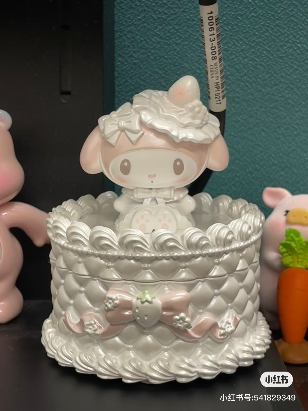 Sanrio|美乐蒂生日限定淡雪白草莓系列化妆盒|约8.5 x 8.5 x 11 cm