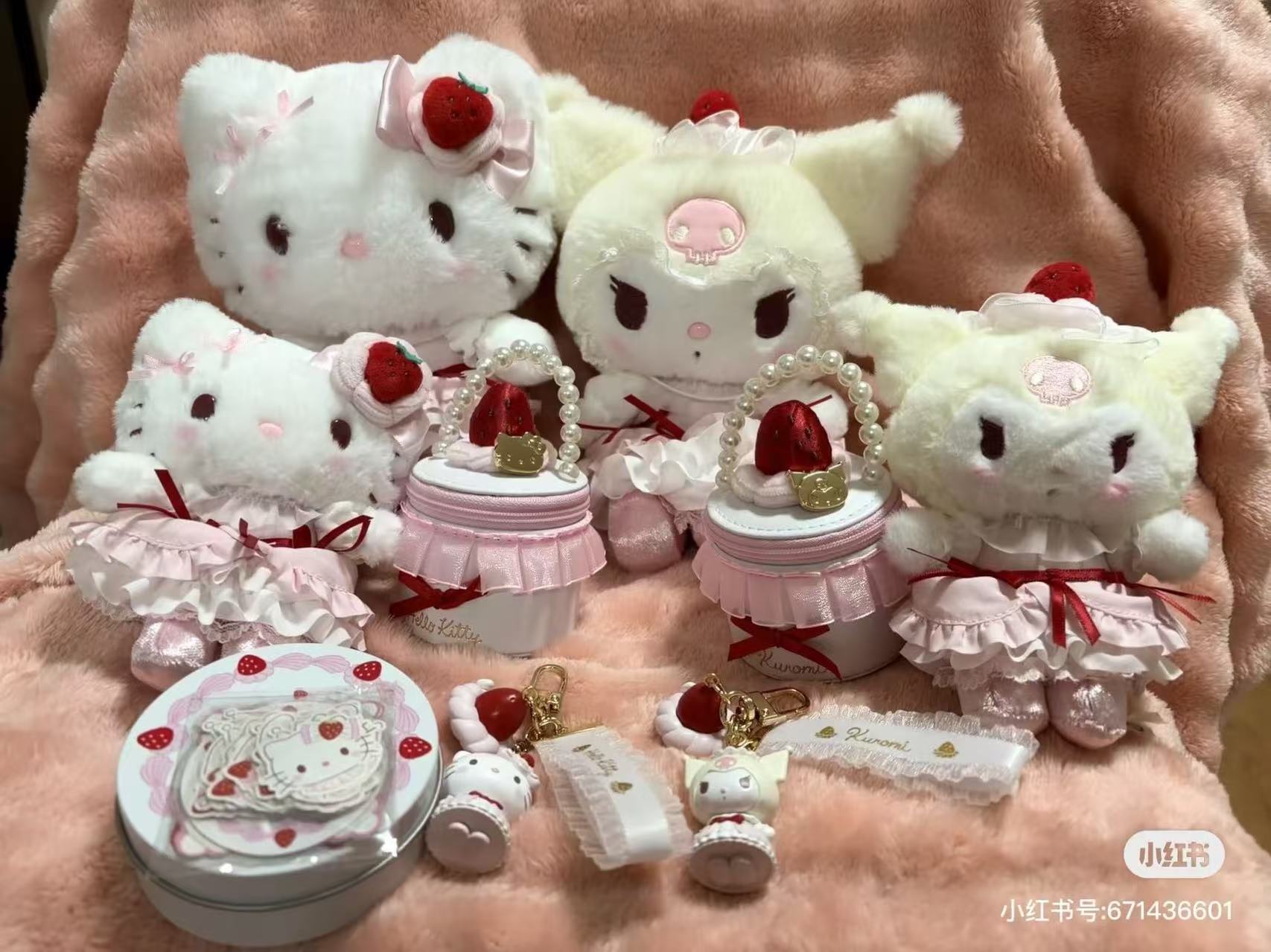 【limit 1】Sanrio|Strawberry Whipped Cake Plush Toy & Accessory Case Set