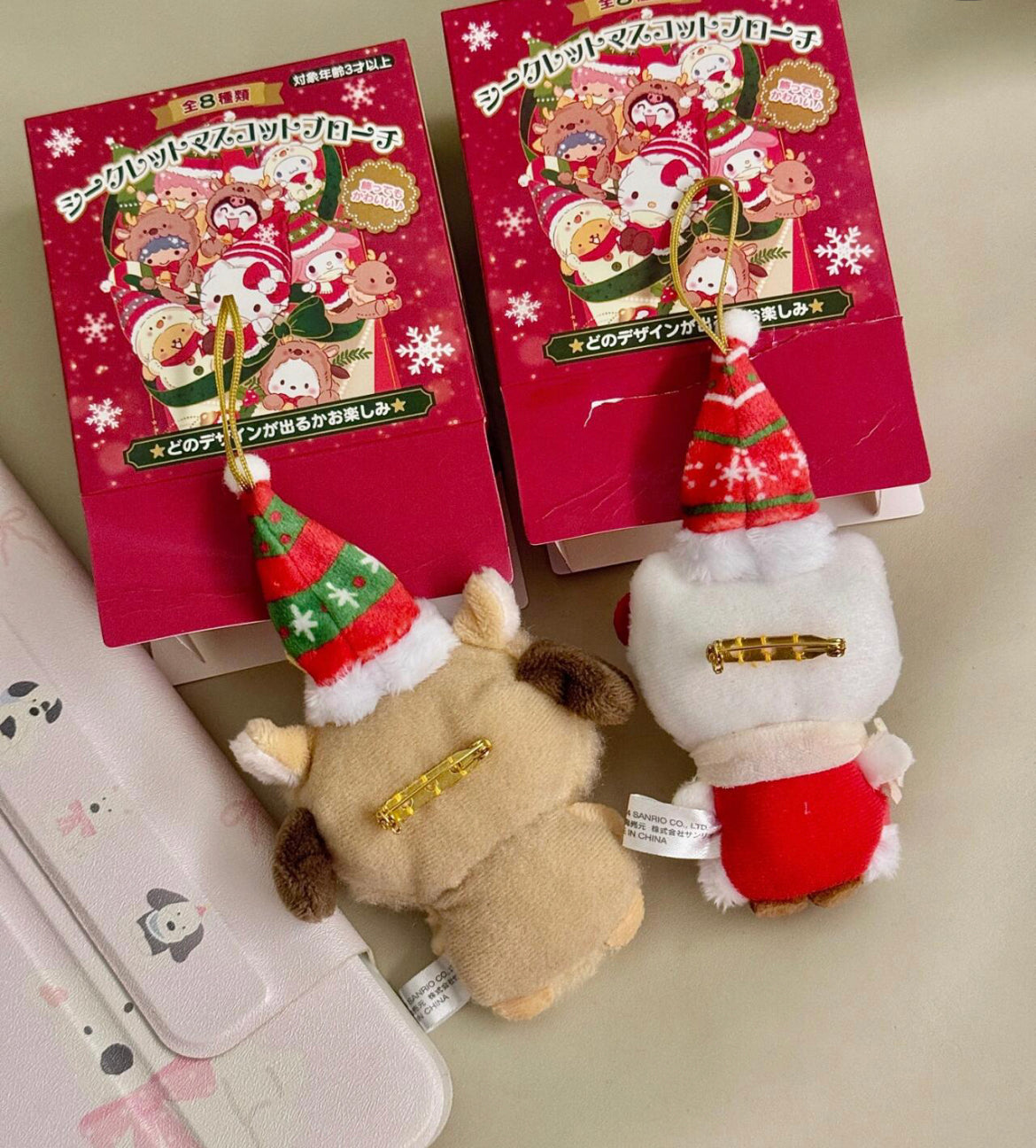 Sanrio三丽鸥|Secret Mascot Brooch - Christmas 2024 Blind Box圣诞限定毛绒玩偶挂件胸针盲盒/全8种|1枚入