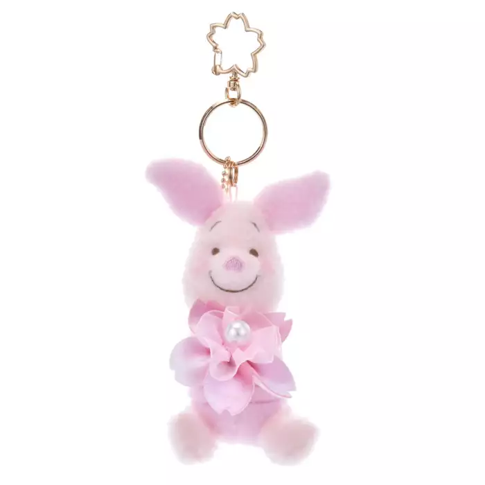 Disney迪士尼|Cherry Blossom Sakura 2025Collection Mascot Keychain 东迪2025年限定樱花粉坐姿可爱角色毛绒玩偶钥匙扣挂件/包挂/樱花造型钥匙圈| 约高 12 x 宽 10 x 深 12.5 (cm)