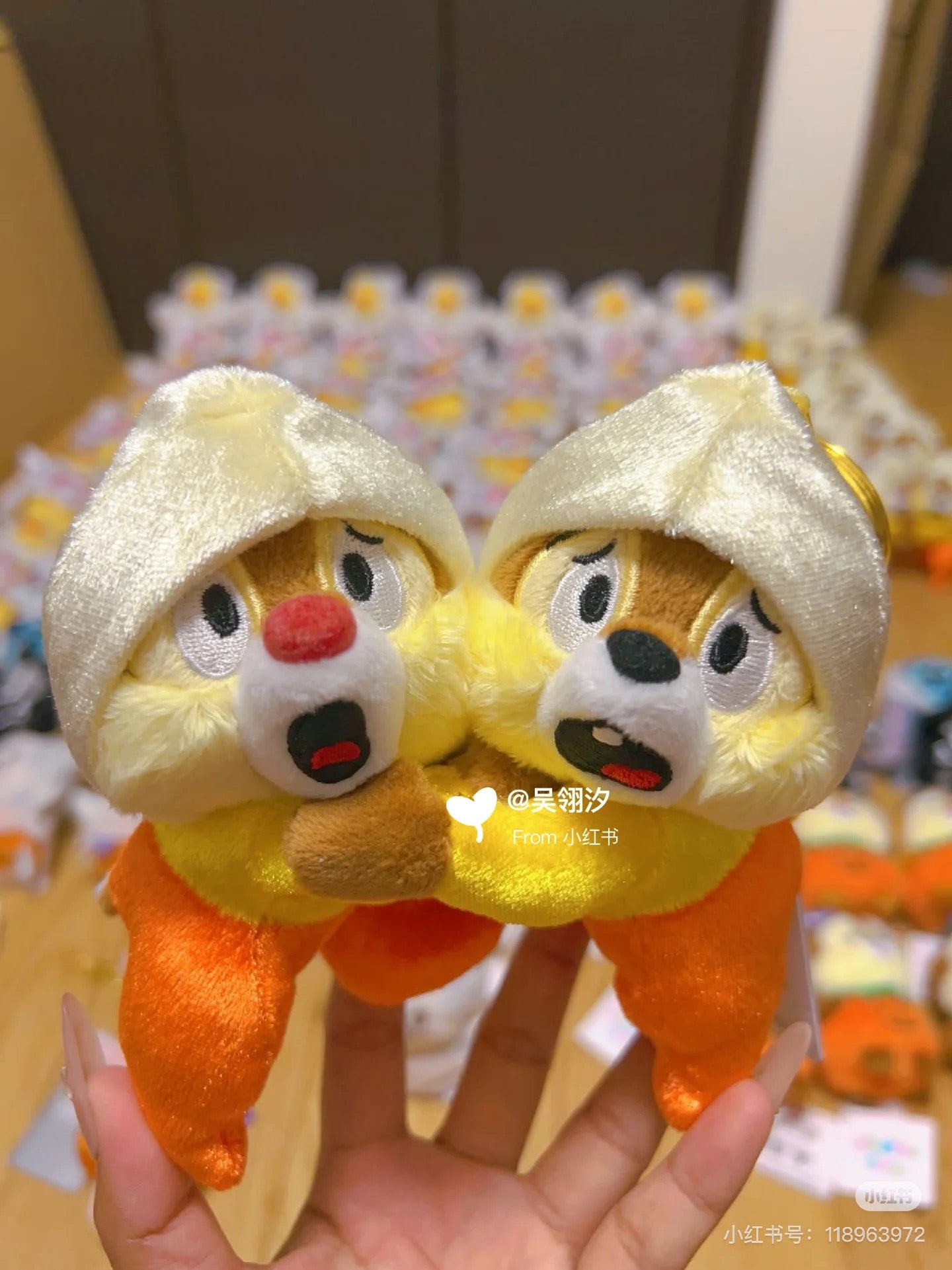 Disney迪士尼| Fluffy Plush Keychain - Chip & Dale / Halloween Frightened Scream万圣节限定害怕尖叫奇奇蒂蒂挂件1对/包挂|约16.5×14.5×8cm