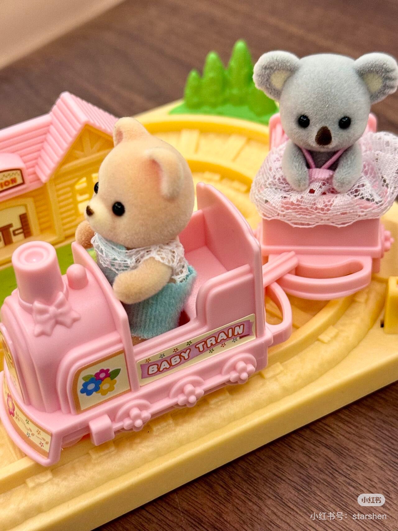SylvanianFamilies森贝儿家族| Baby Choo-Choo Train快乐小火车+Bear Baby蜜熊宝宝套组/玩具/过家家5320