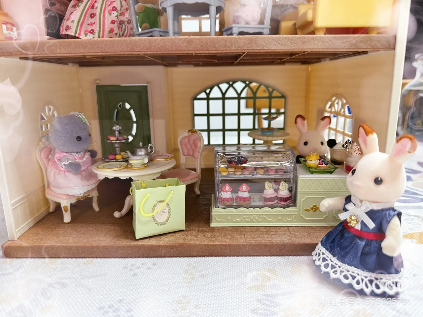 SylvanianFamilies|WISTERIA TERRACE GIFT SET WITH SUNNY RABBIT BABY WESLEY AND SUNNY RABBIT MOTHER ROONEY-5728